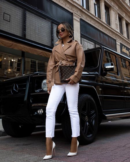 Spring outfit ideas
Cropped belted trench coat
Good American white jeans


#LTKfindsunder100 #LTKSeasonal #LTKworkwear