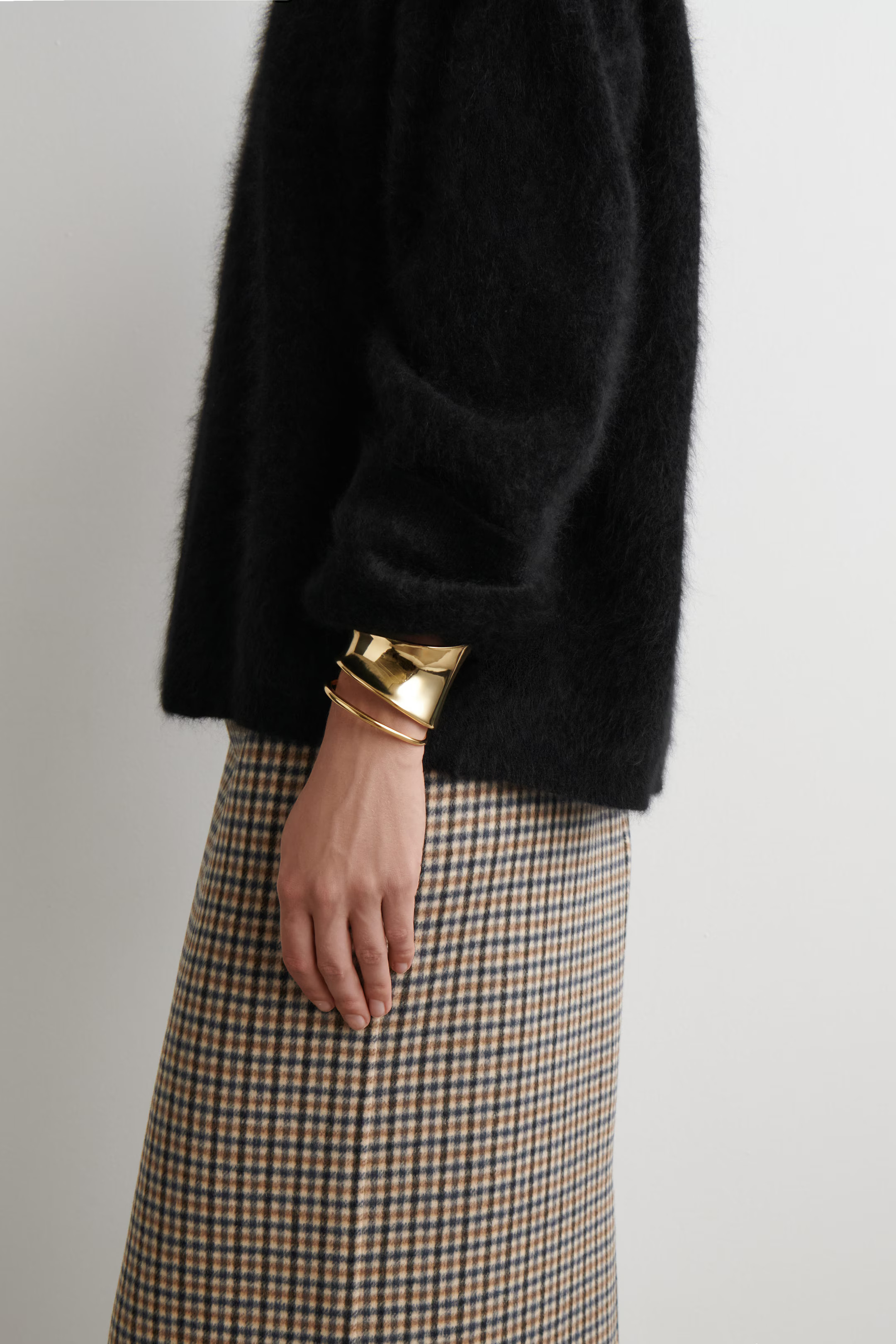 DOUBLE-WRAP CUFF - GOLD | COS US | COS (US)