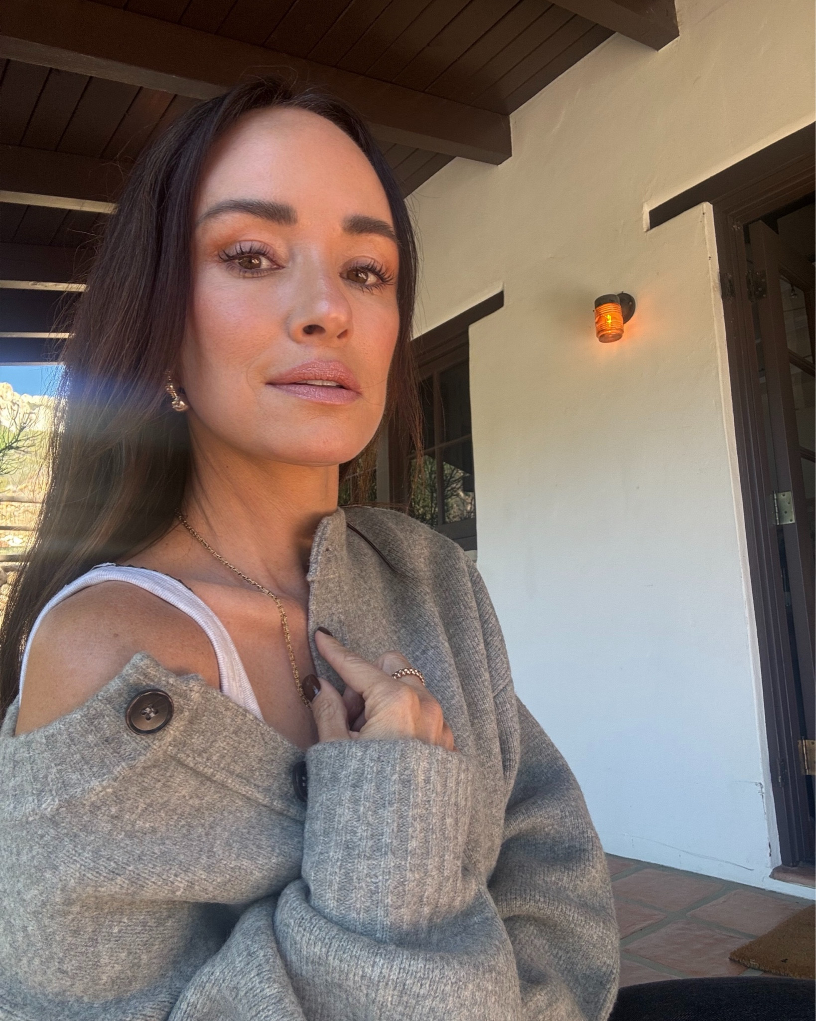 Happy, relaxed cardigan that will be a staple in your closet this season. I got in LG to wear oversized. 🖤