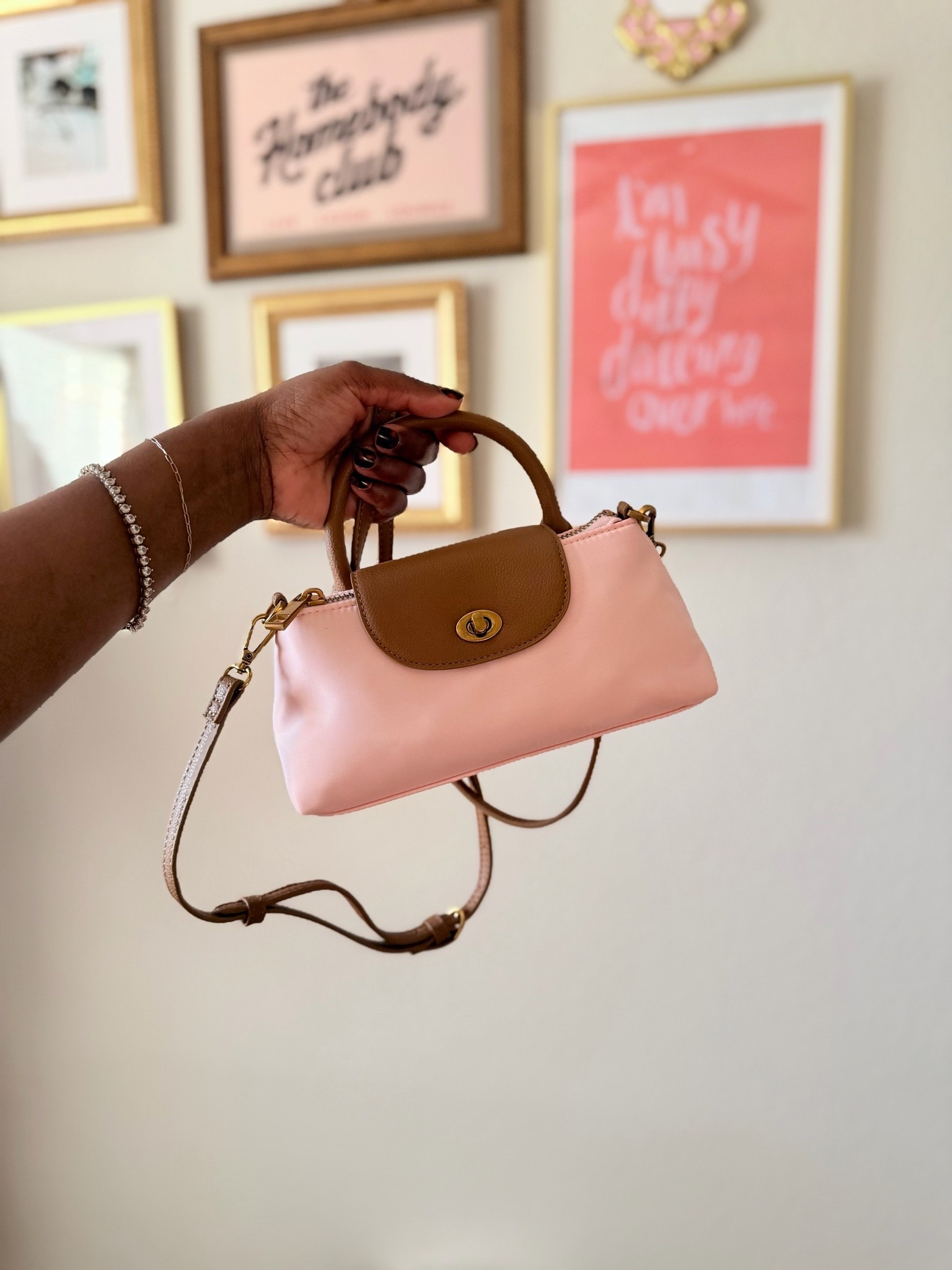 Designer inspired crossbody ✨

#LTKTravel #LTKmomlife #LTKdayinmylife