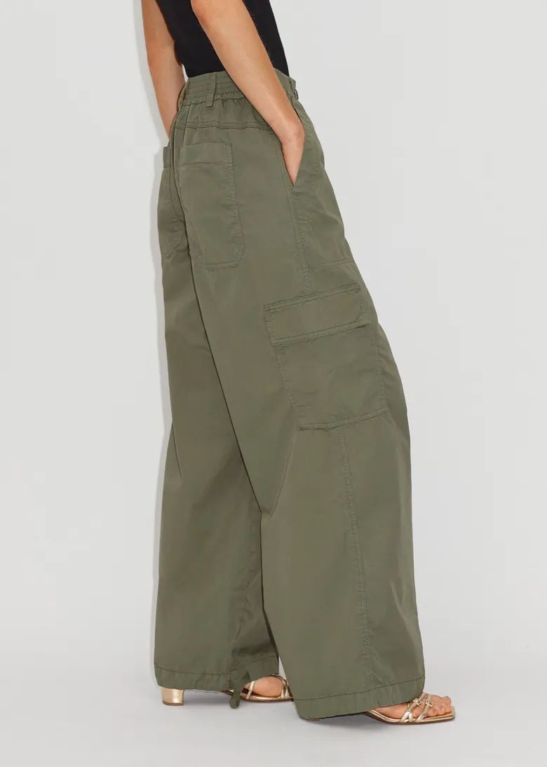 Relaxed Low-Rise Cargo Trouser | ME + EM