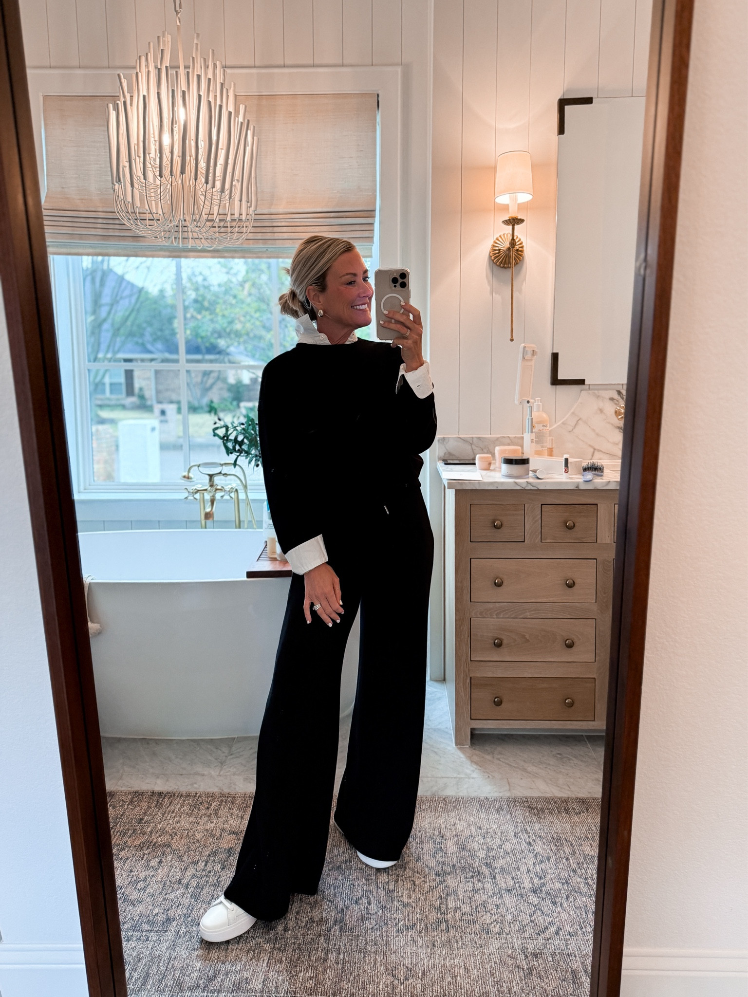 Tuesday comfy OOTD //

Code CASSIEXSPANX to save on the set. I’m wearing xs top & small bottoms  

#LTKOver40