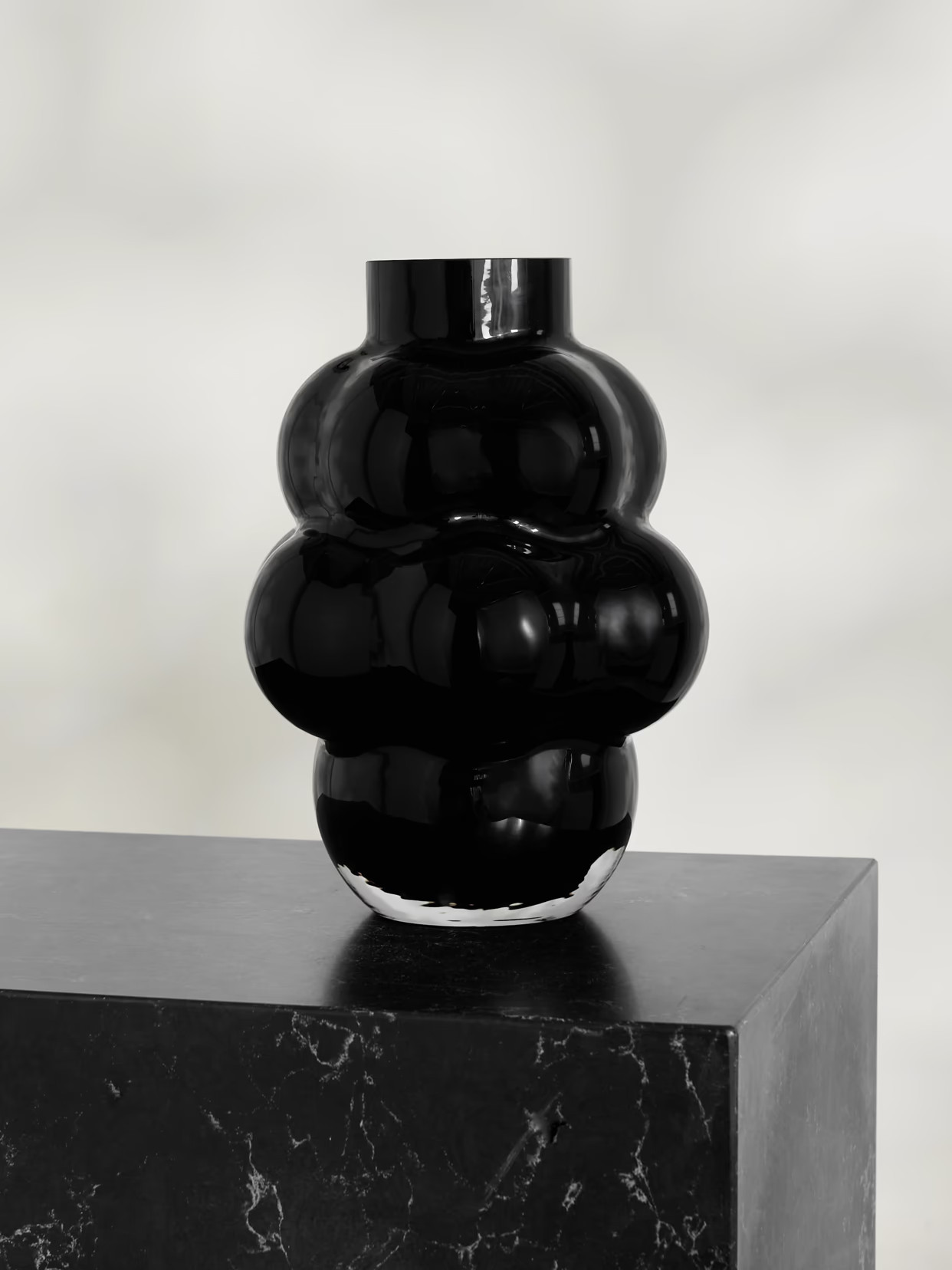 LOUISE ROE - Balloon 04 Glass Vase - Black - One size | NET-A-PORTER APAC
