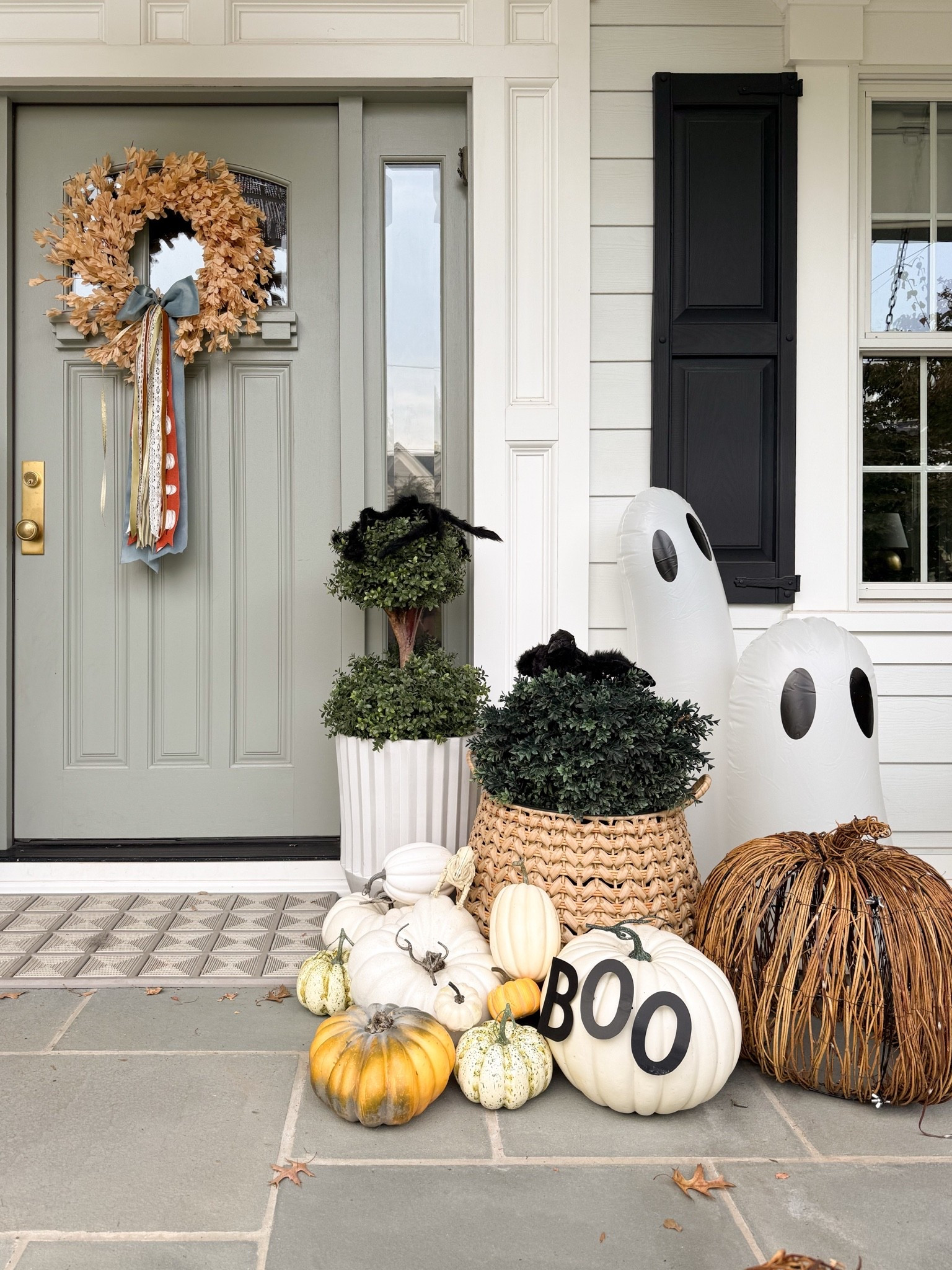 Tasteful (but still fun!) Halloween decorations that you still have time to grab and they’re on sale too!!
