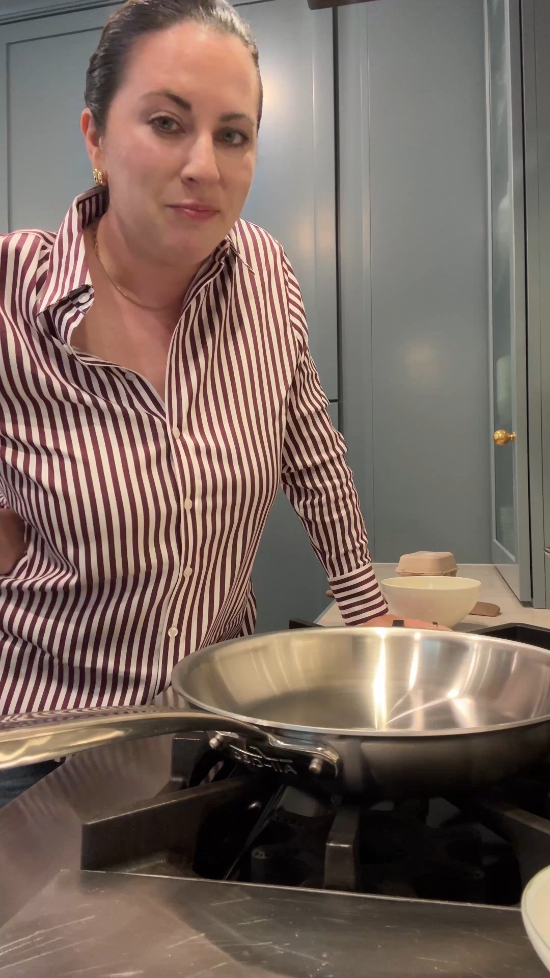 How to Adult: Making scrambled eggs! 

@crateandbarrel #CratePartner #AllClad #BuilttoOutlast 