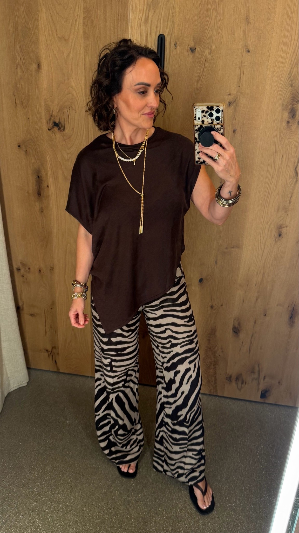 Zebra linen pants size 2, asymmetrical shirt size S

#LTKdayinmylife #LTKootd #LTKOver40