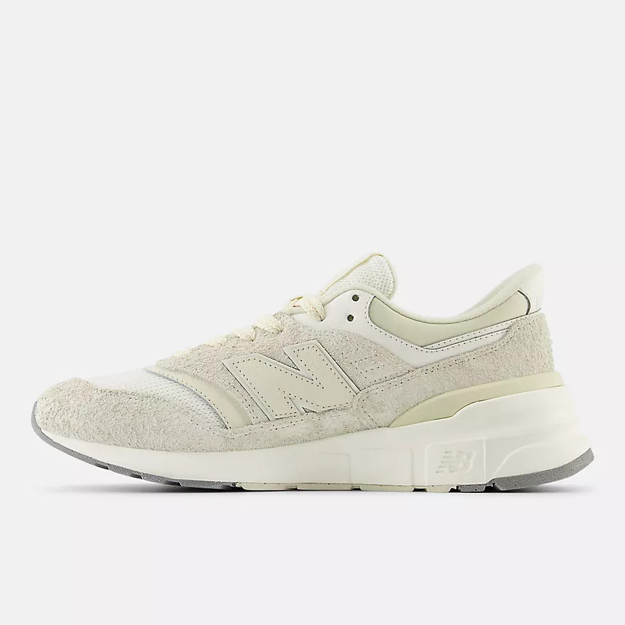 997R | New Balance Athletics, Inc.