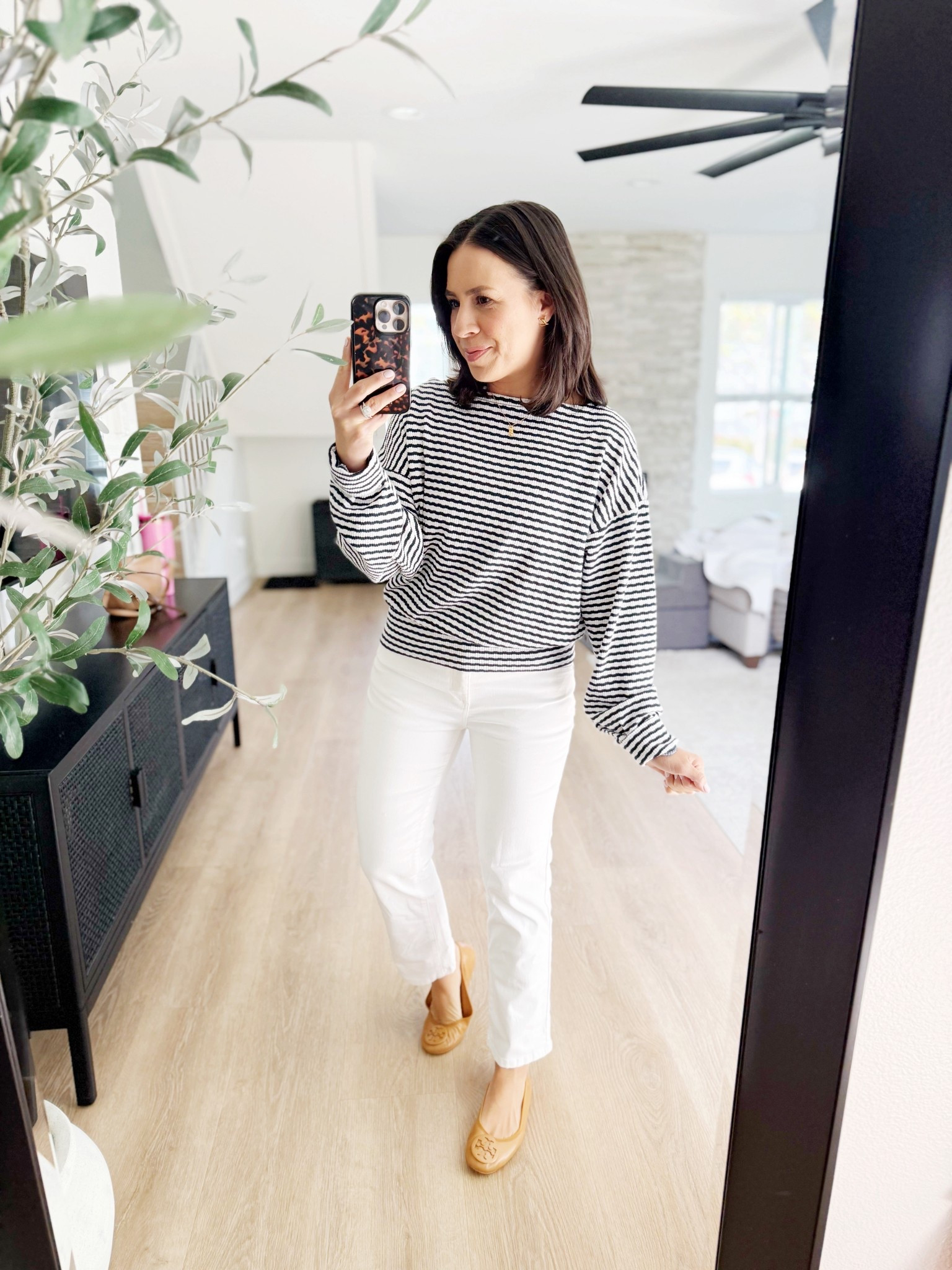 ootd 3.27.26

Top -medium sized up
Jeans - tts petite (if between size down)

#LTKPetite #LTKOver40 #LTKootd