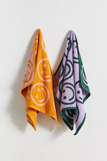 BAGGU Reversible Happy Face Hand Towel Set | Urban Outfitters (US and RoW)