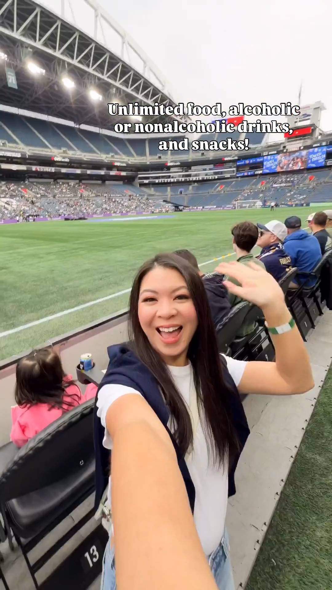 PITCHSIDE TICKETS AT LUMEN FIELD! ⚽️ Living out our Ted Lasso dreams 🥰 Our first time at a Seattle Reign game, and we got to sit SO close to the action! Pretty sure they could tell we were first-timers in this section because we definitely took advantage of the unlimited food, drinks, and snacks 😂

And we got the WIN!! Such a fun experience, and I hope it inspires little girls to get out there and play soccer! Thank you so much to @paulaschoice for spoiling us with this experience! 💕 #womenssoccer #lumenfield #pitchside