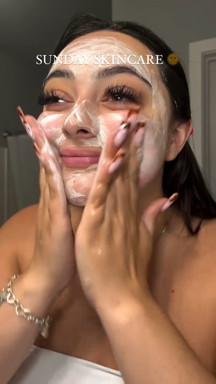 sunday skincare🌞  #cicapair #skincareroutine #rednesssolutions #drjartcicapair #tigergrasscream #summerskincare

#LTKSummerSales #LTKBeauty #LTKVideo