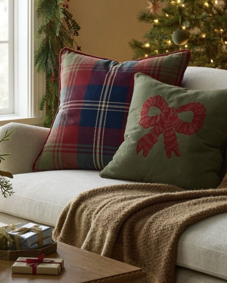 Target Holiday Pillows

We love this plaid and bow holiday combo 🎄 currently on sale at Target  

#LTKHoliday #LTKGiftGuide #LTKHome