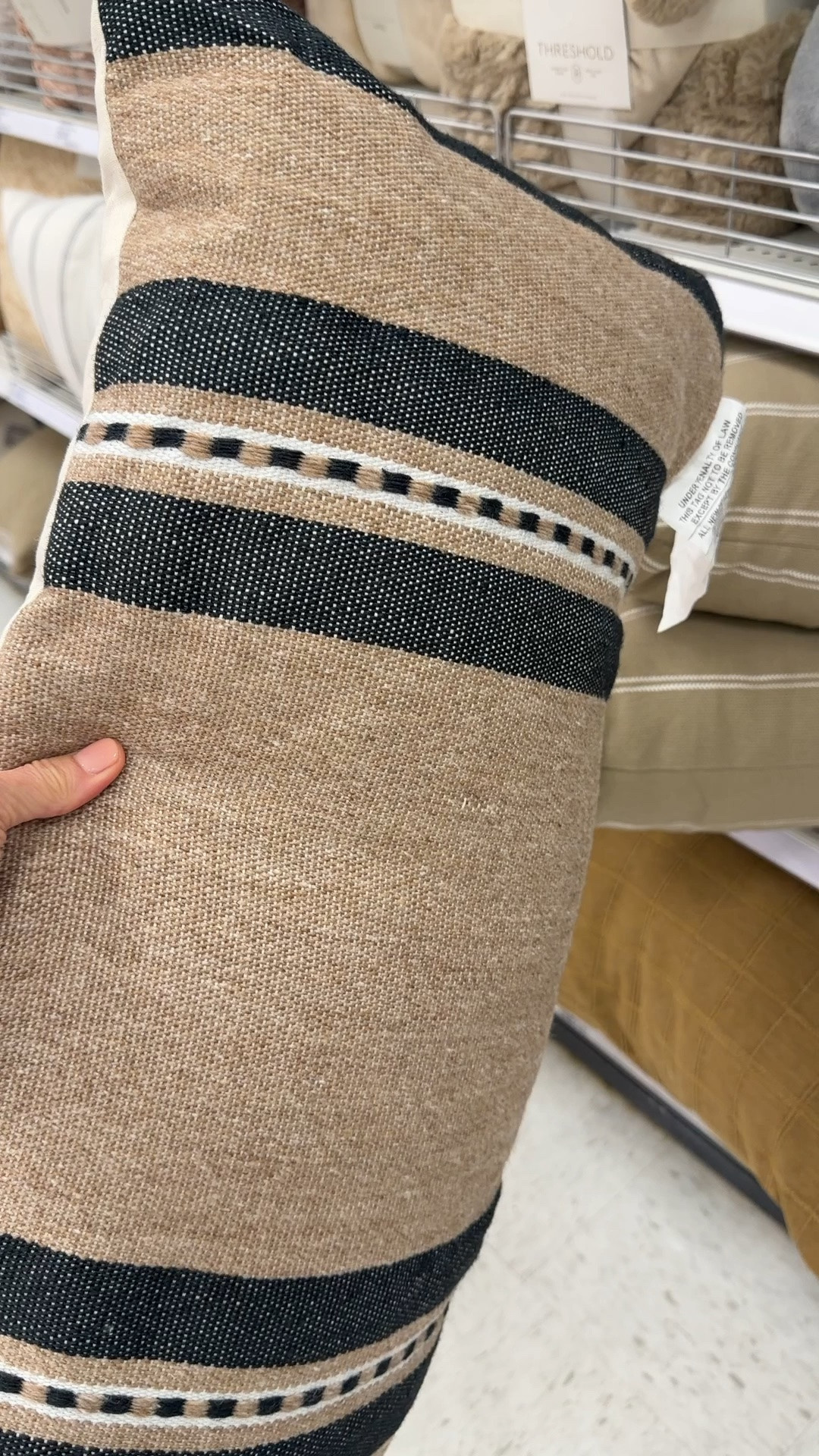 Pretty lumbar pillow at Target

#LTKOver40 #LTKHome