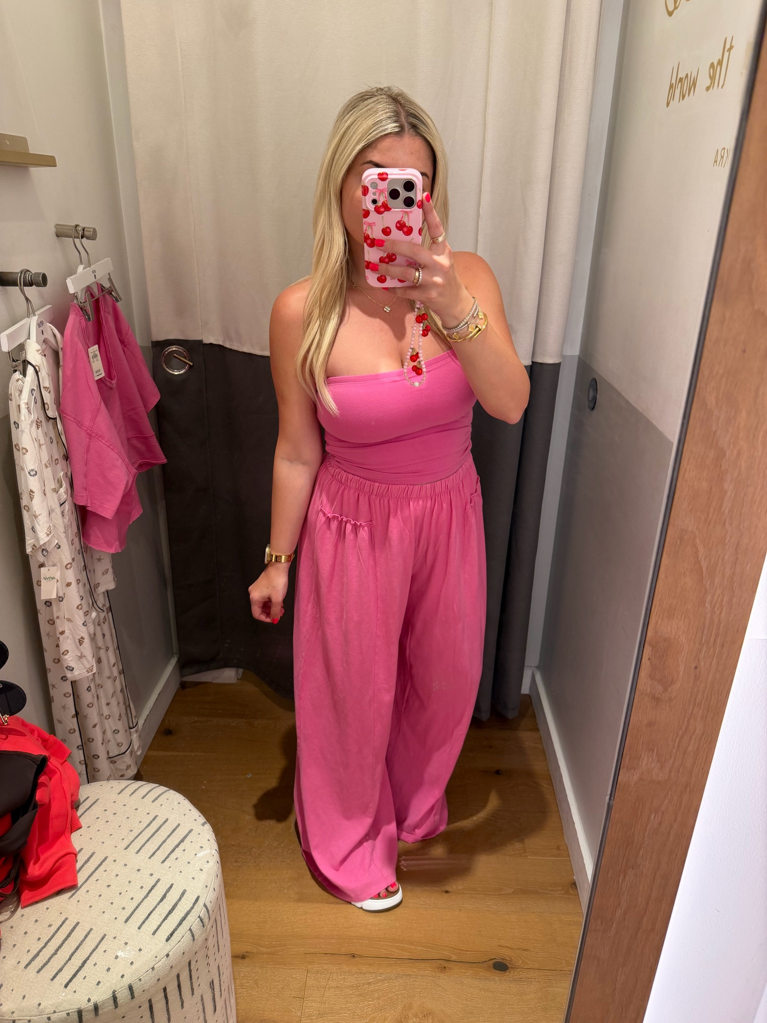 New @Aerie matching set
Size small
Sandals tts