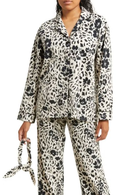 Pjs 
Pajamas 
Gifts
Gift guide 

#LTKHoliday #LTKunder100 #LTKGiftGuide
