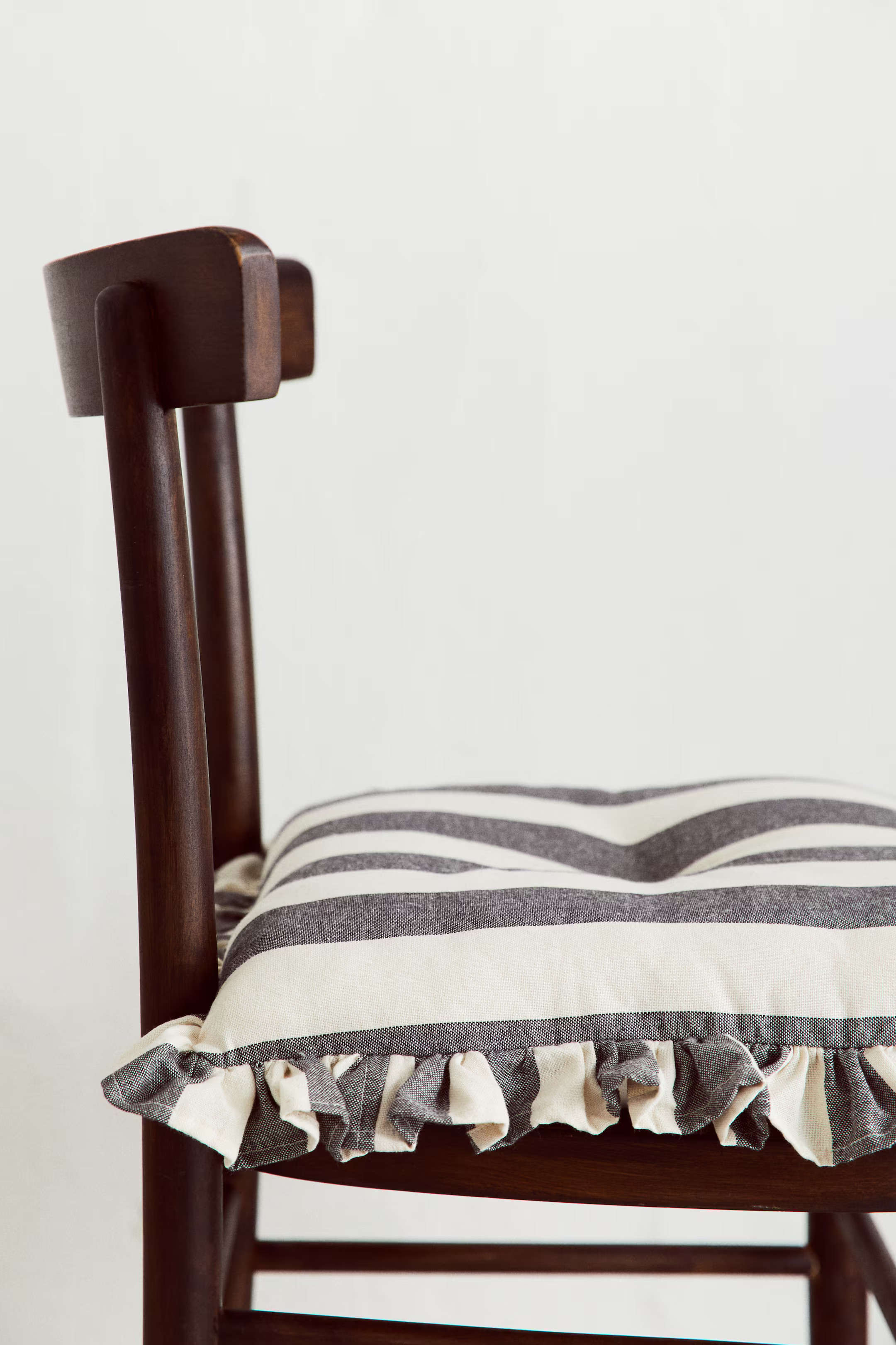 Ruffle-trimmed Cotton Seat Cushion | H&M (US + CA)