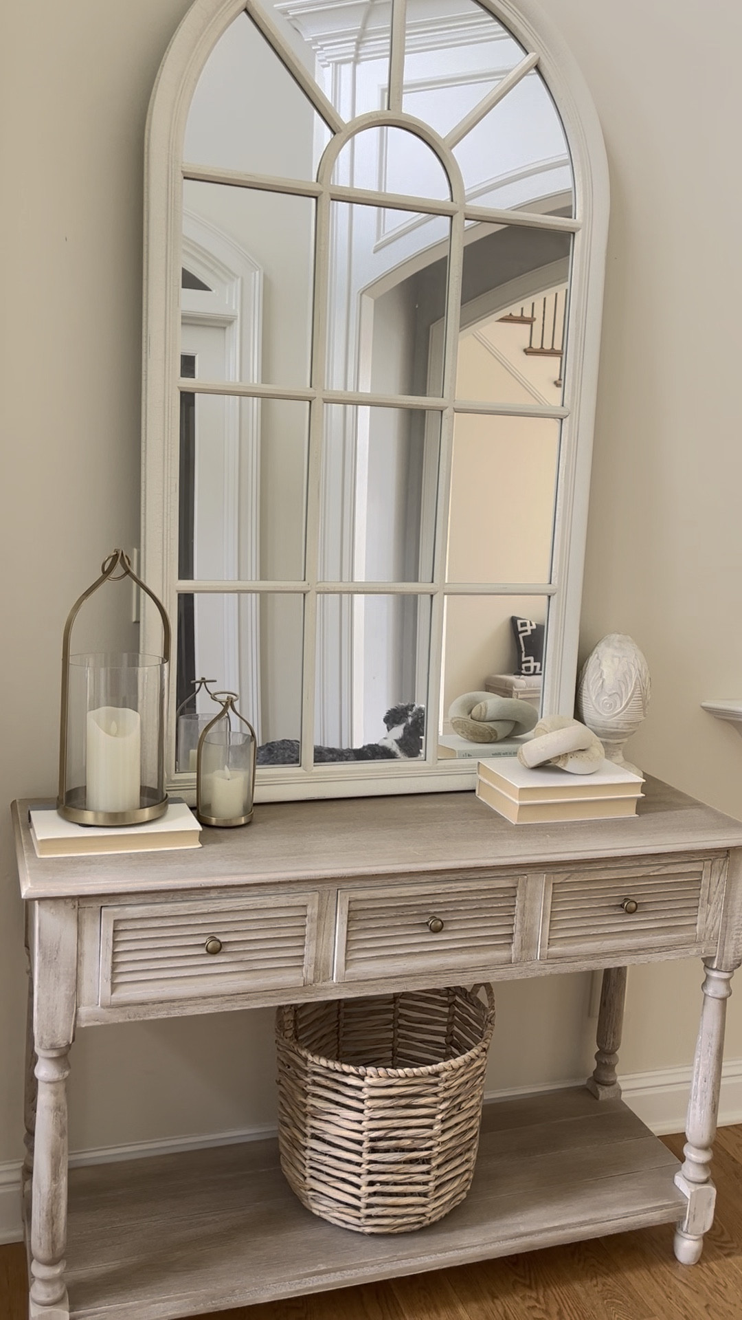 My current neutral entryway - already getting excited to add some Fall elements 🙈🍁😆

Can you spot the video bomber 🐶

Neutral decor, neutral home, entryway decor, classic decor, simple decor

#LTKFindsUnder100 #LTKHome #LTKSeasonal