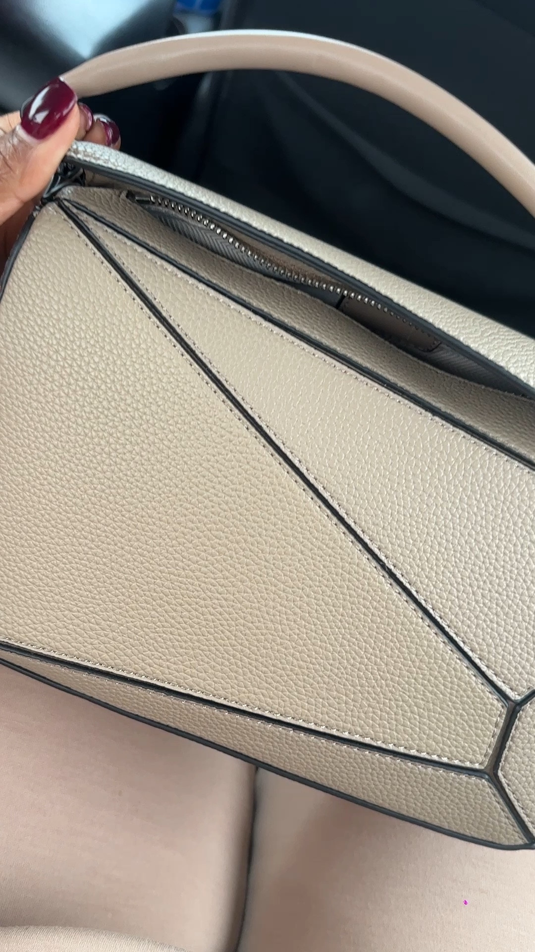 My favorite bag to carry right now! The quality and the stitching. 🔥🔥🔥 Loewe puzzle bag who?? 😂😂 



#LTKstyletip #LTKSeasonal #LTKfindsunder100