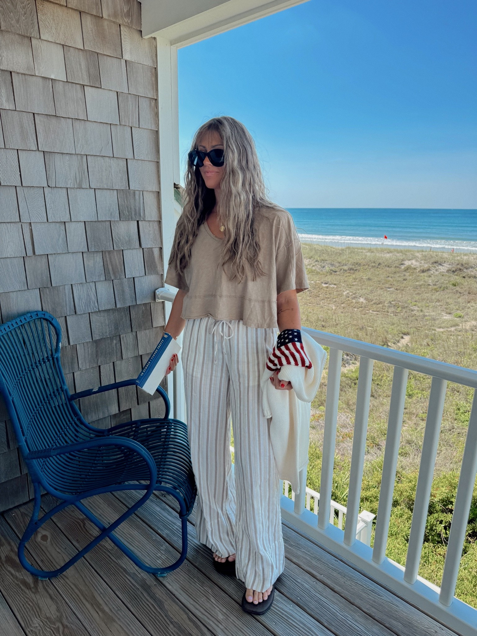 XS pants and top


Aerie 
Vacation outfit
Beach outfit
Travel outfit 
Summer outfit idea
Neutral outfit 
Beach pants 
Casual tshirt 
Mom outfit