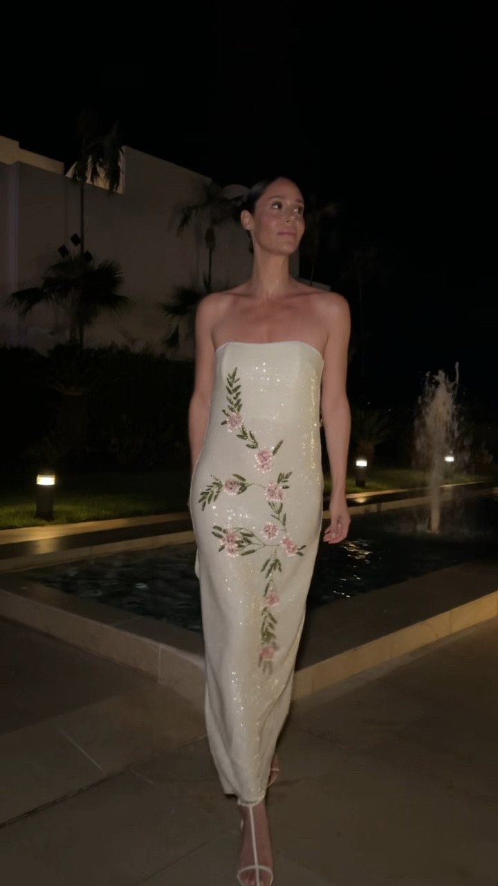 Can we take a moment for THE dress?! 🤍🌷🫶🏻🎀

#LTKSeasonal #LTKStyleTip #LTKBeauty