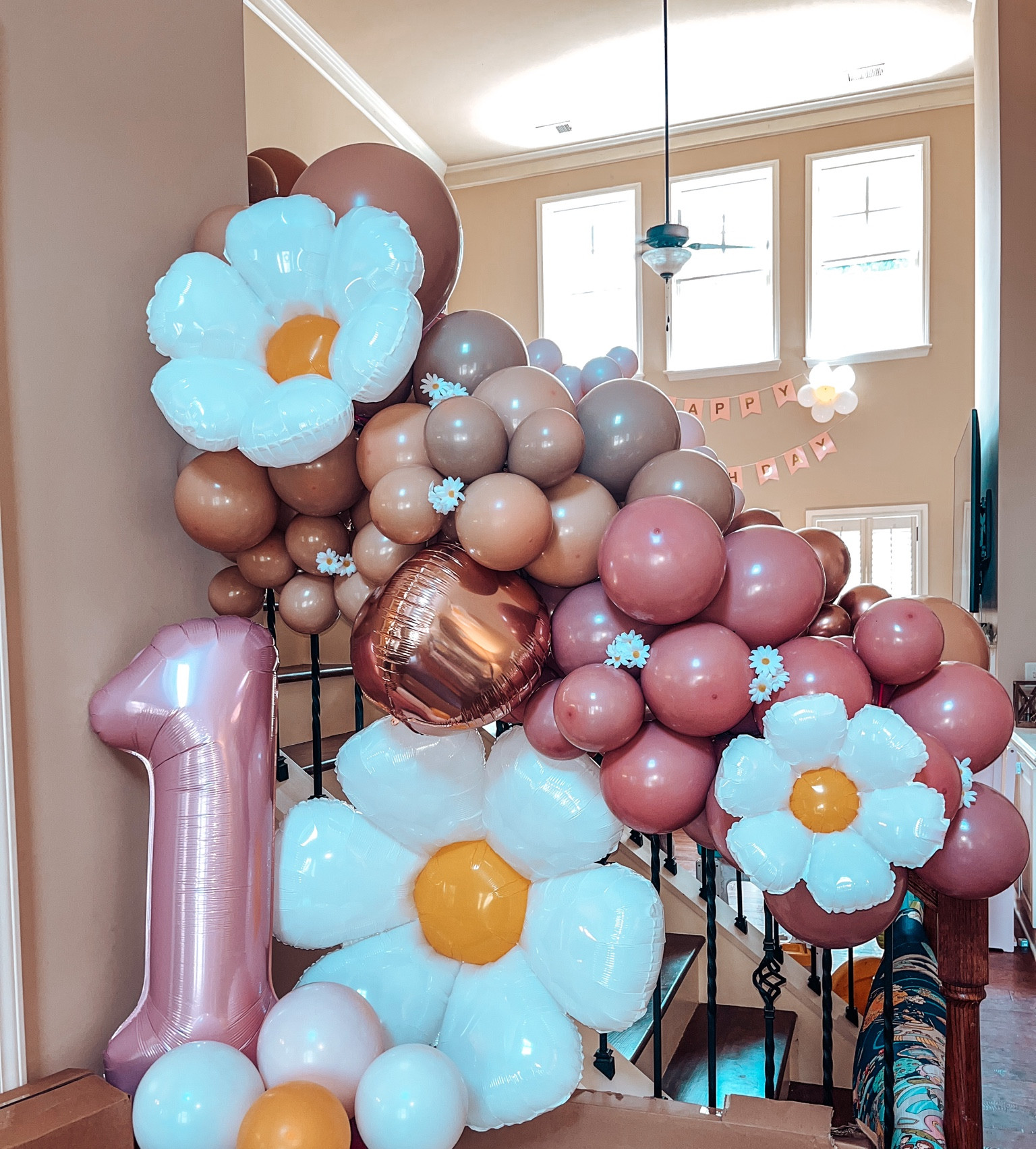 diy birthday daisy boho balloon garland display 🌼🎂🎉💕

#LTKhome #LTKstyletip
