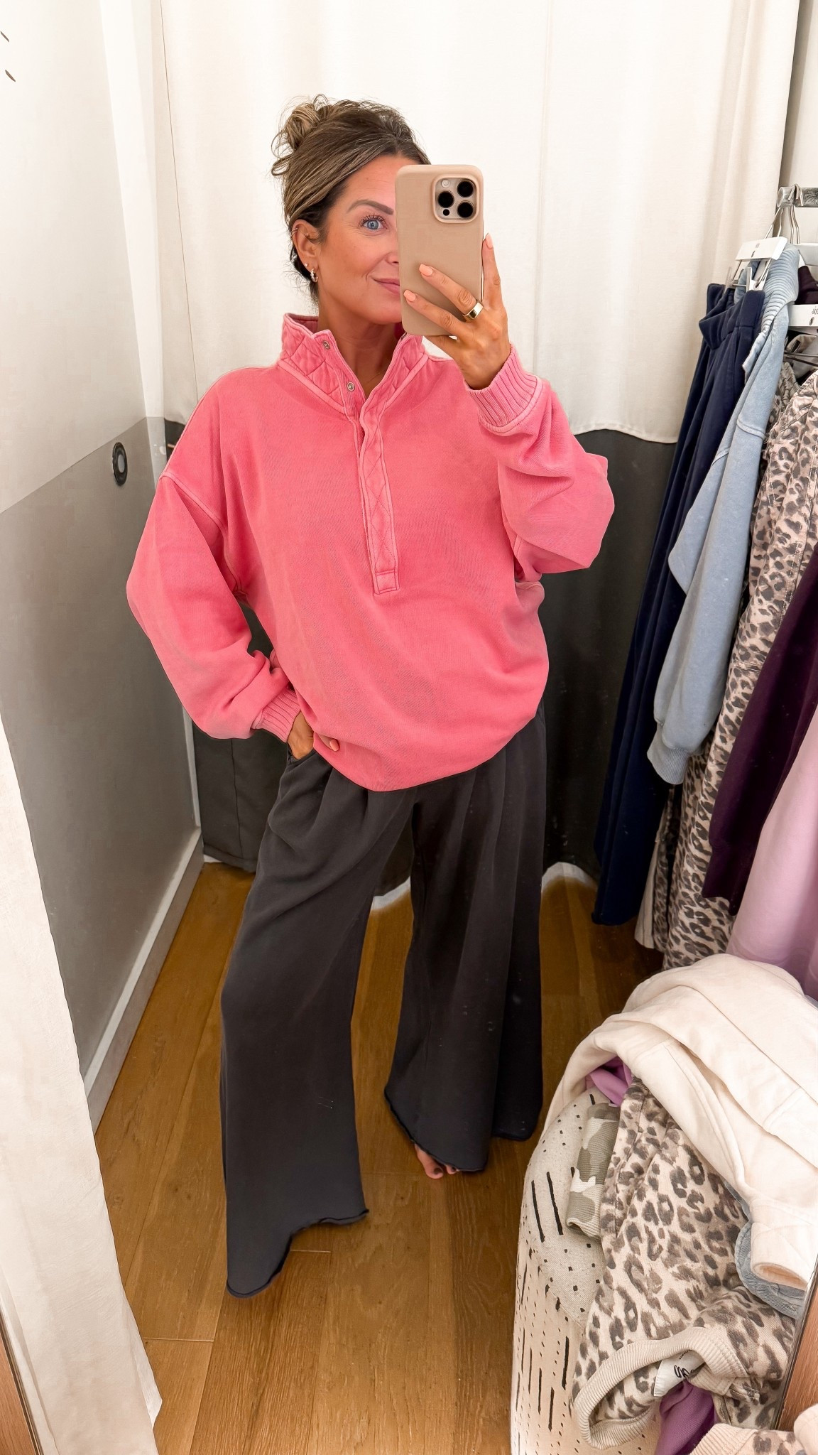 30-50% Off EVERYTHING at Aerie! 😮‍💨👏🏼🍂

Cozy season is here, and I rounded up 13 Fall looks that you’ll never want to take off! Comfy ✔️ Oversized ✔️ ON SALE ✔️

These are perfect for lounging, layering, and living in all fall long! 

Sweatshirt - Small
Pants - Medium short length