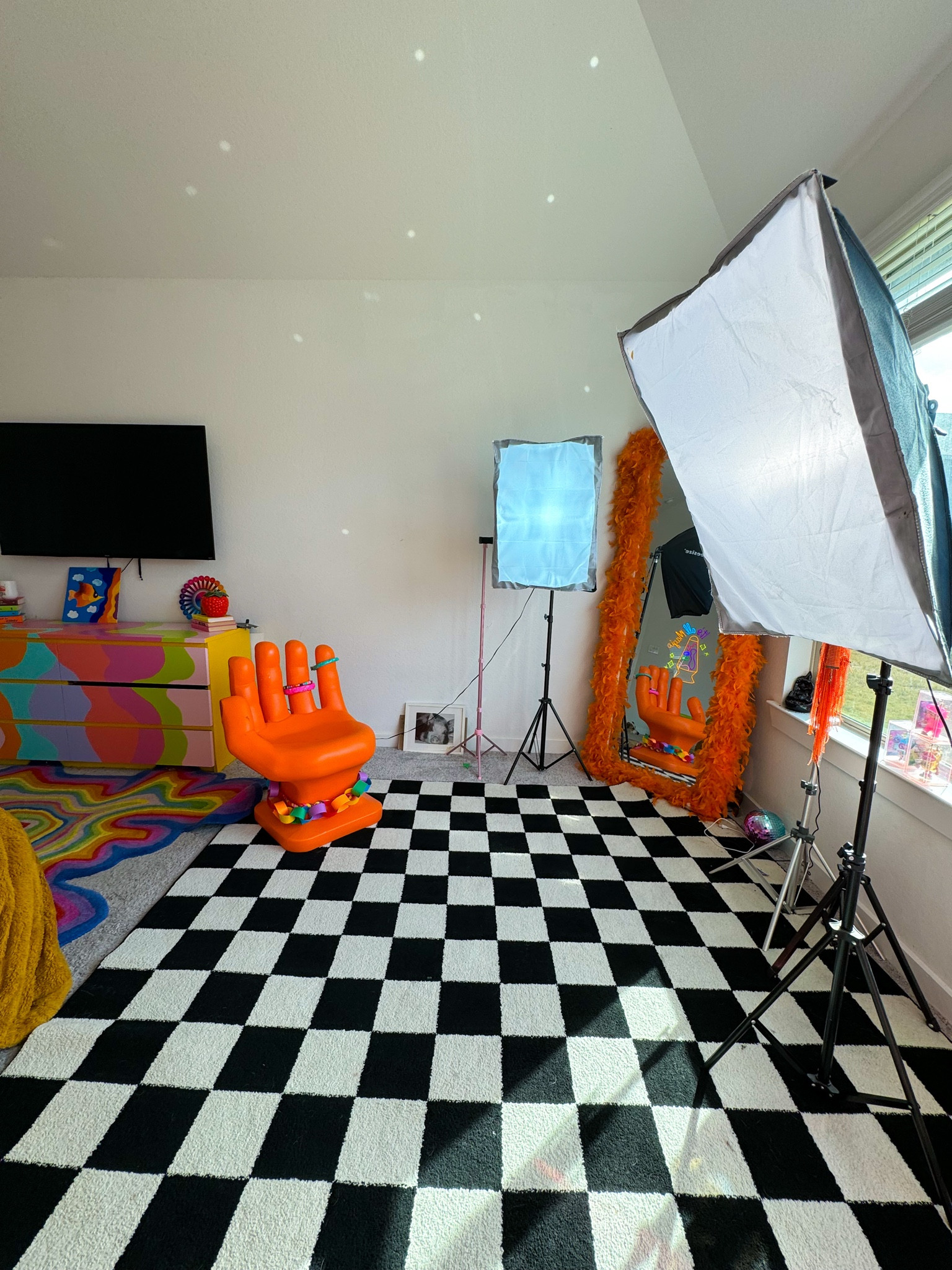 My filming setup!🤩🏁 I love filming in front of the big window, getting lots of light in, and this rug is so soft- it’s perfect for when I’m filming all day!💞🏁 