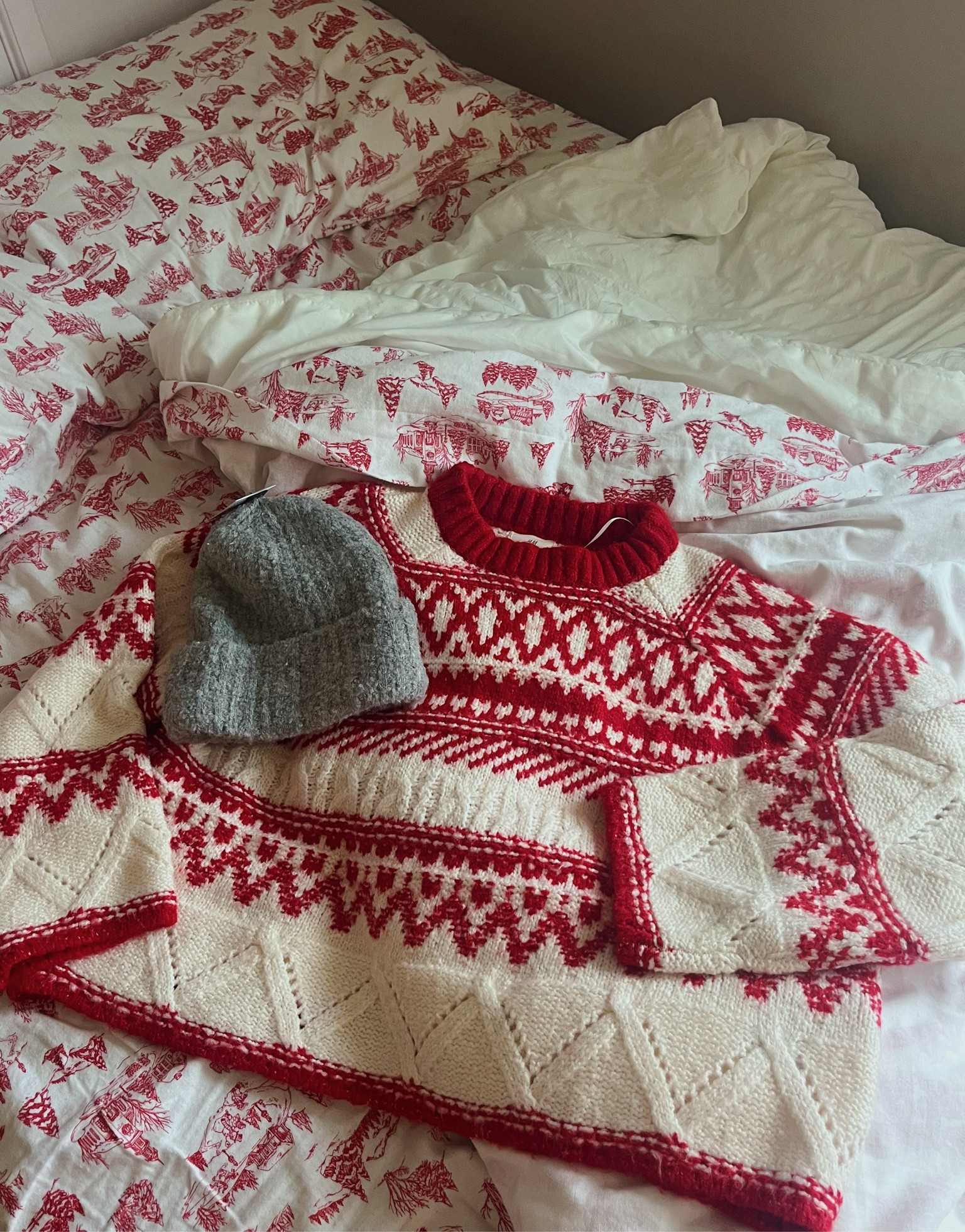 the sweater i bought is sold out but i’m linking a few similiar ones 💋🎀

#LTKCyberSaleIE #LTKCyberSaleIT #LTKCyberWeek