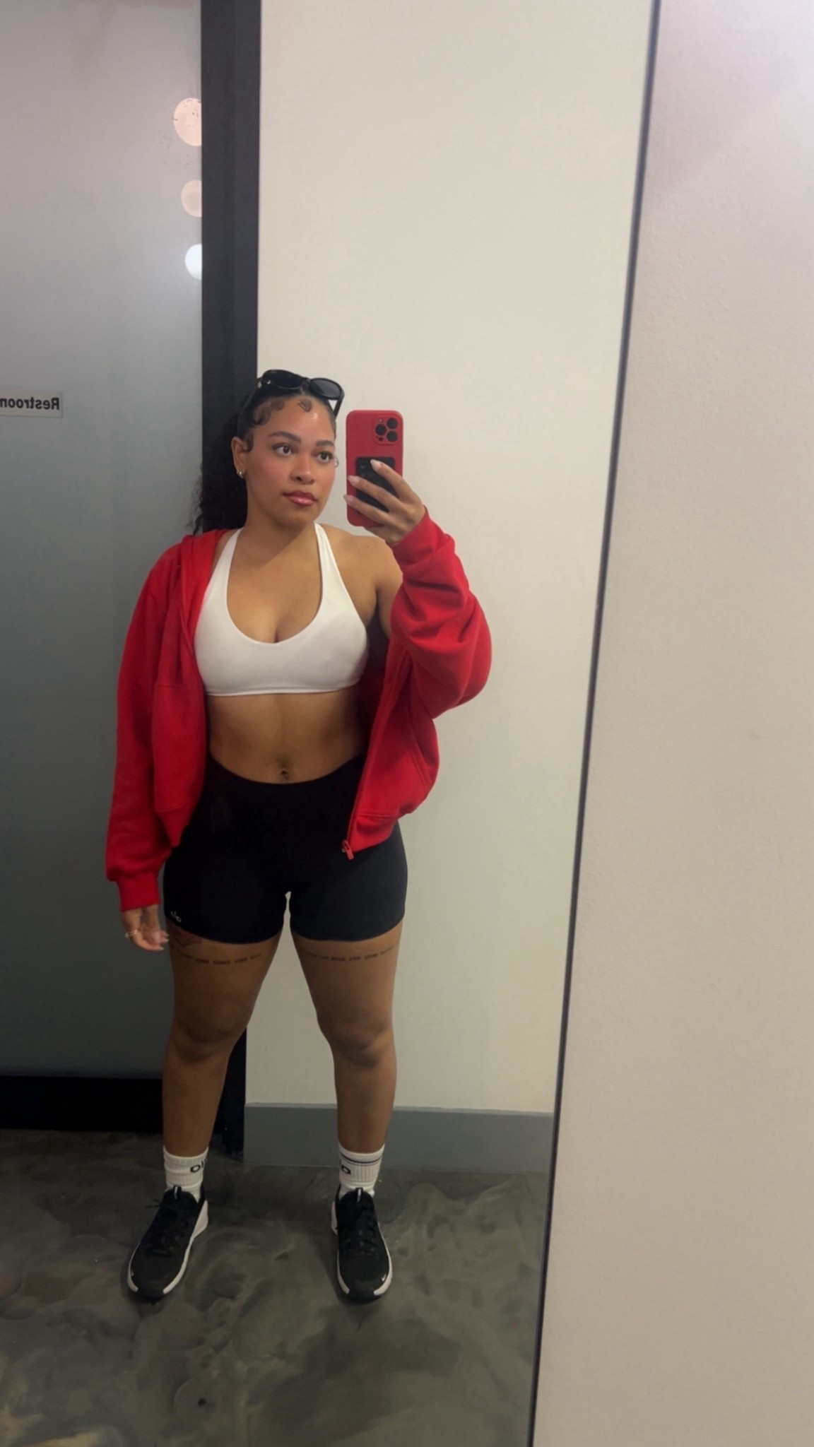 Jacket : large
Bra : medium
Leggings : medium 