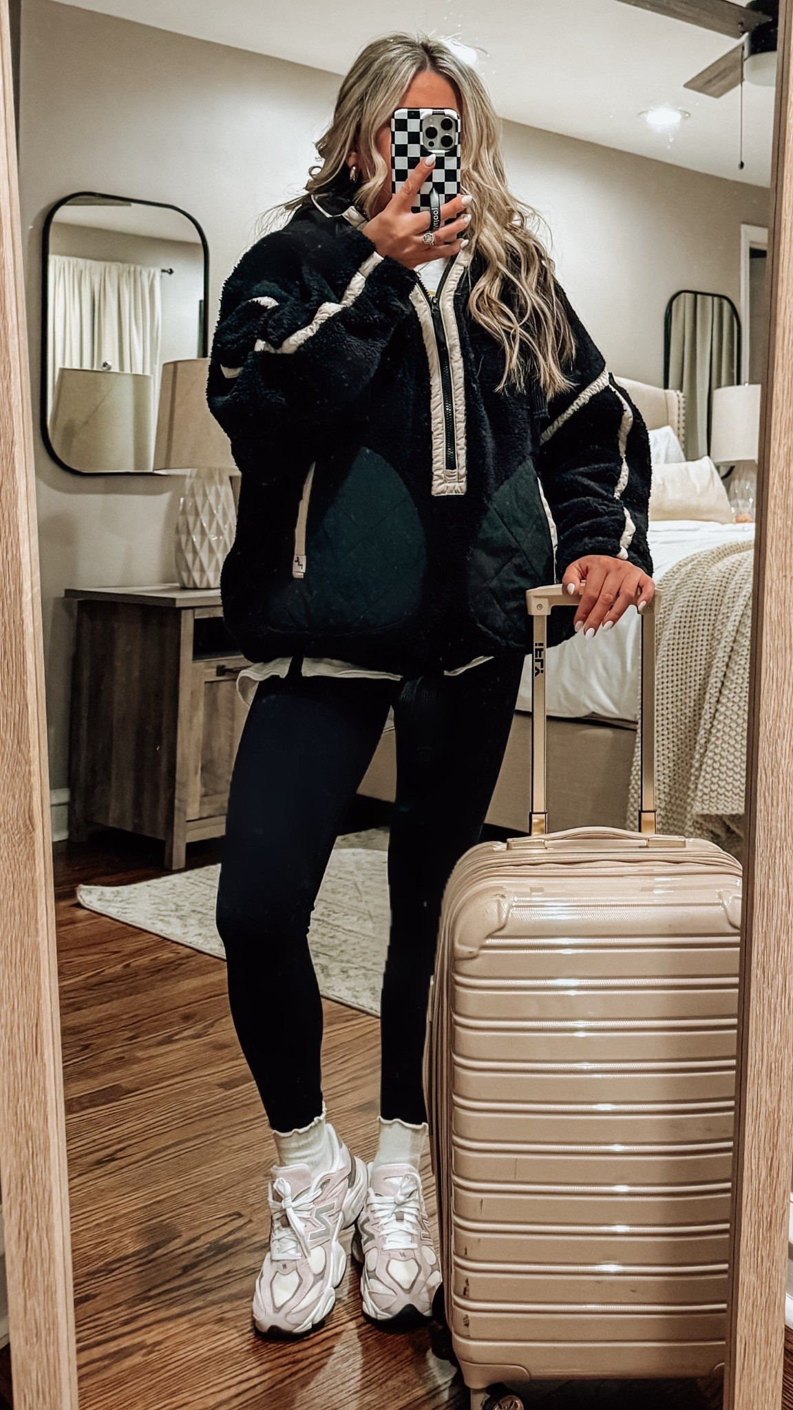 Travel fit 
Obsessed w this fleece 🖤 

#LTKTravel #LTKootd #LTKActive