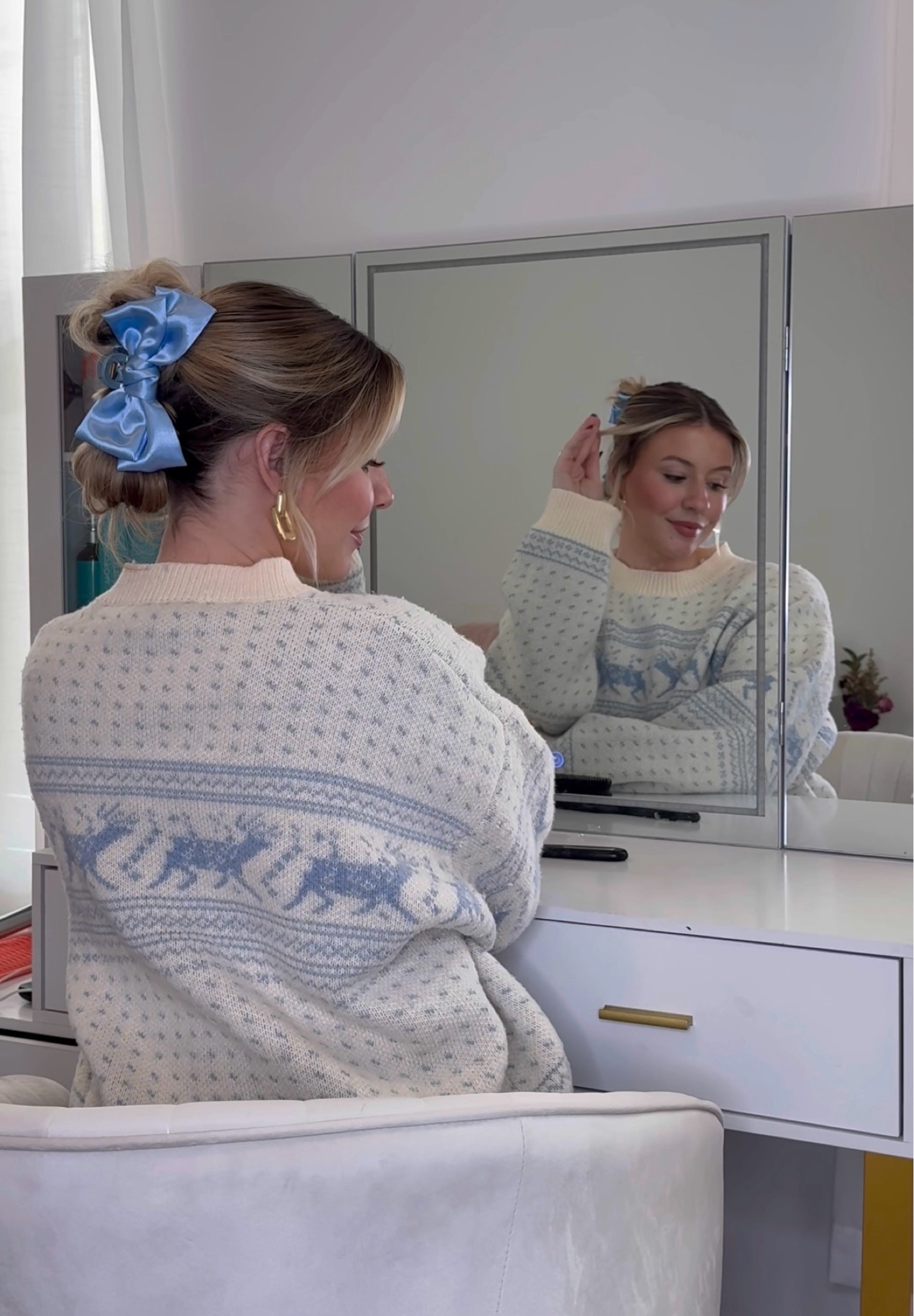 Obsessed with this claw clip bow + Christmas sweater combo❄️🤍

#LTKSeasonal #LTKStyleTip #LTKHoliday