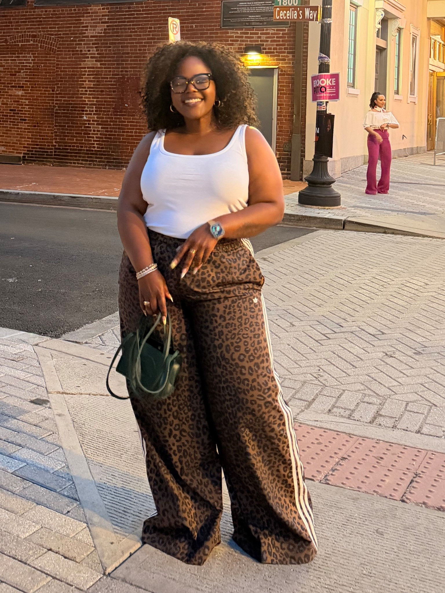 #concertoutfit #springoutfit 
Pants: @adidas 
Tank: @oldnavy
Shoes: @Steve Madden US // @Macys 