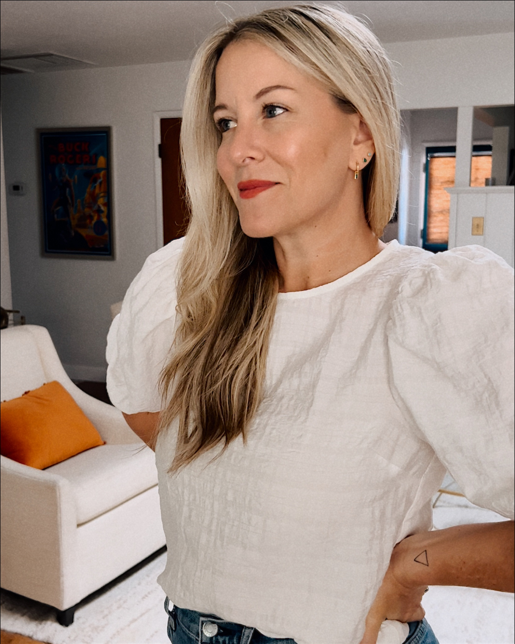 White shirt, blue jeans and the sweetest little earrings from @monicavinader - I’m wearing the Gold Mini Gem Stud earrings in Turquoise, the Gold Teardrop Gemstone Stud earrings in Green Onyx and the Sapphire Mini Huggie Green Onyx Baguette Charm Earrings, you guys, the little charms are removable, you can wear the Huggie on its own or swap out different colored charms. SO CUTE!⁣

#LTKbeauty #LTKSeasonal #LTKstyletip