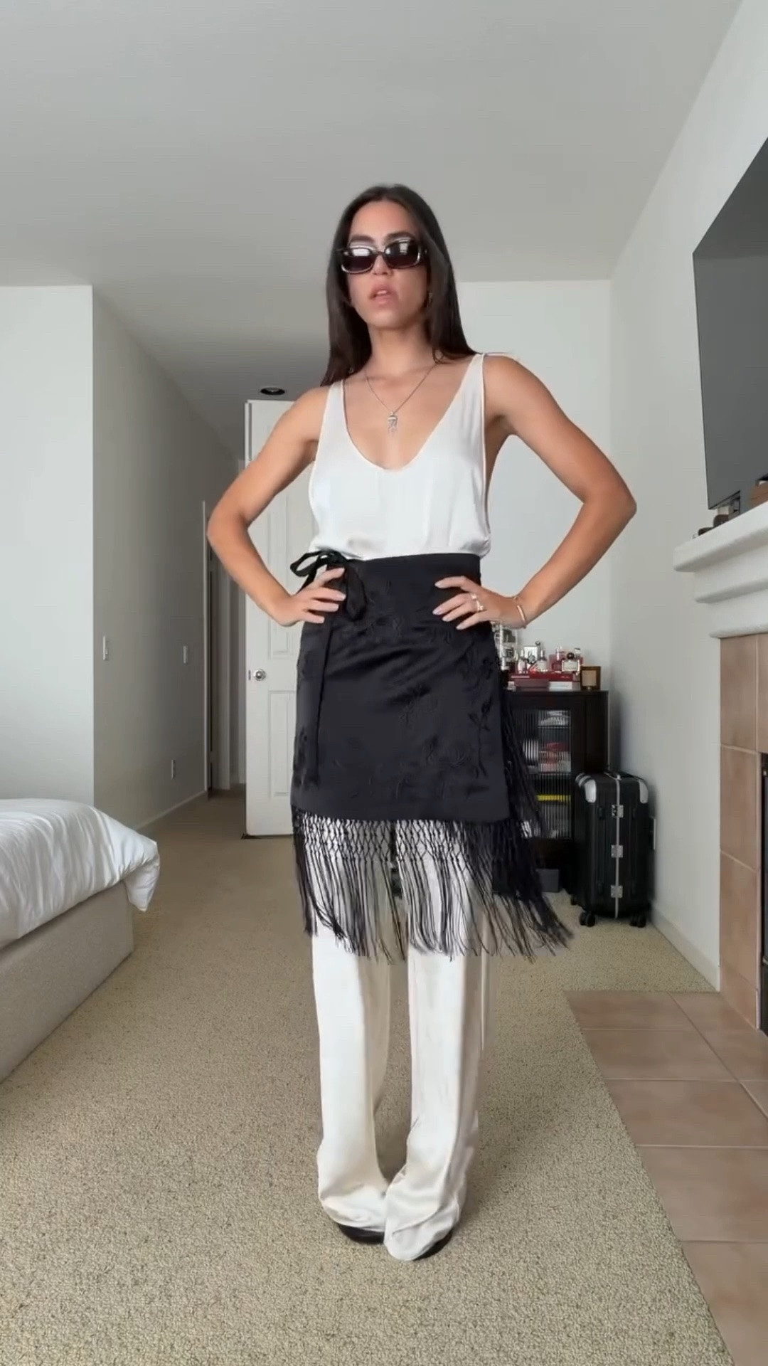 Styling my new Zara fringe skirt as both a skirt and a top!

Wearing all @faiafinejewelry of course!! 

__
ootd, outfit inspo, zara new in, summer fashion