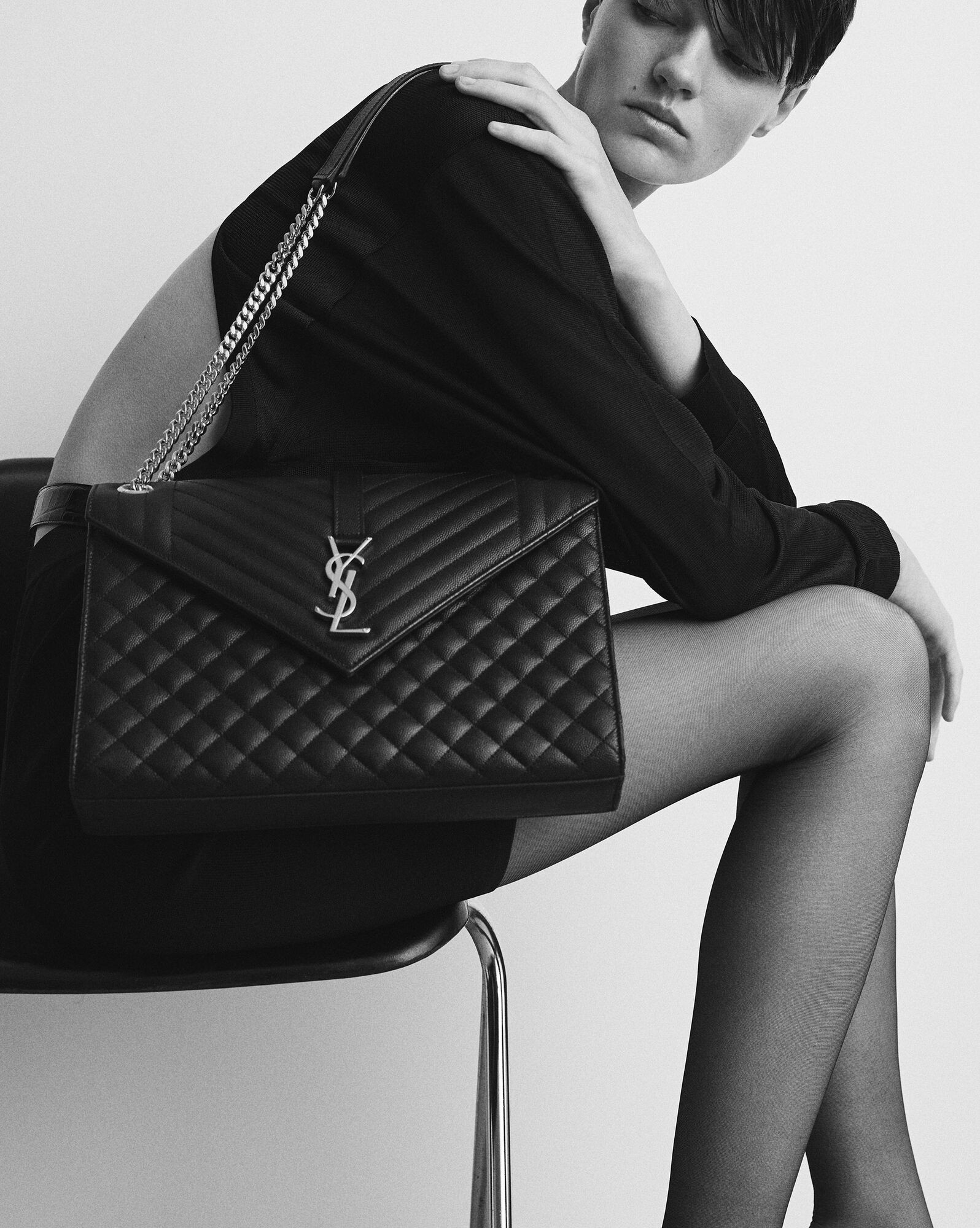 envelope large in quilted grain de poudre embossed leather | Saint Laurent Inc. (Global)