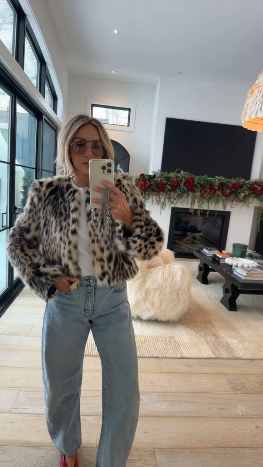 Leopard with a pop of red 🔥🔥🔥