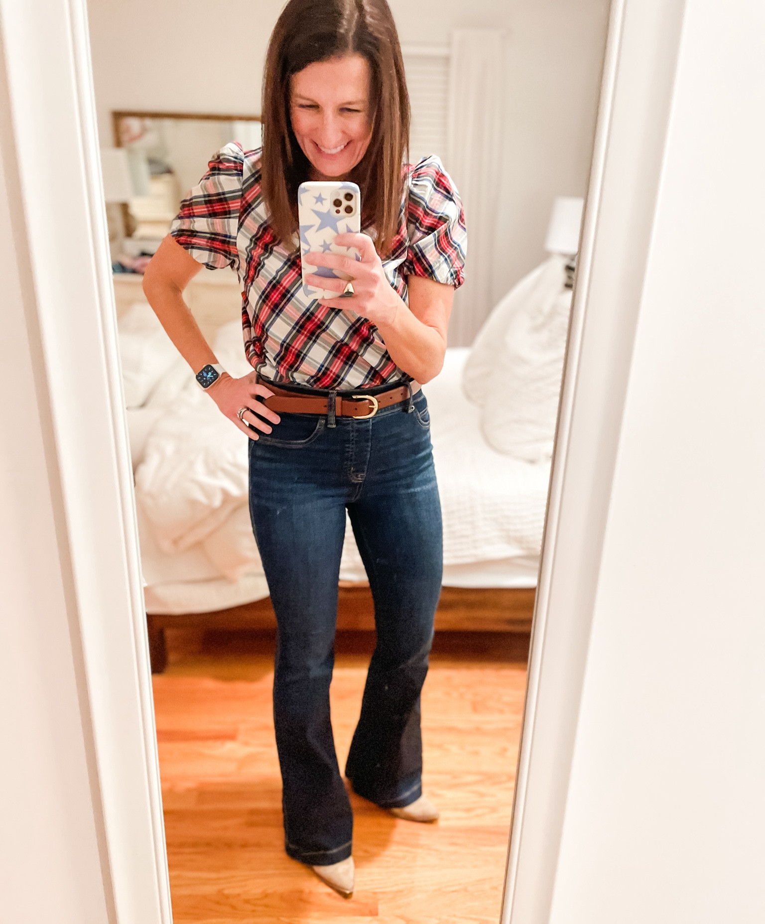 Ladies, do yourself a huge favor this holiday season and order these Spanx jeans! They come in petite 😁 I’m wearing a petite small. 