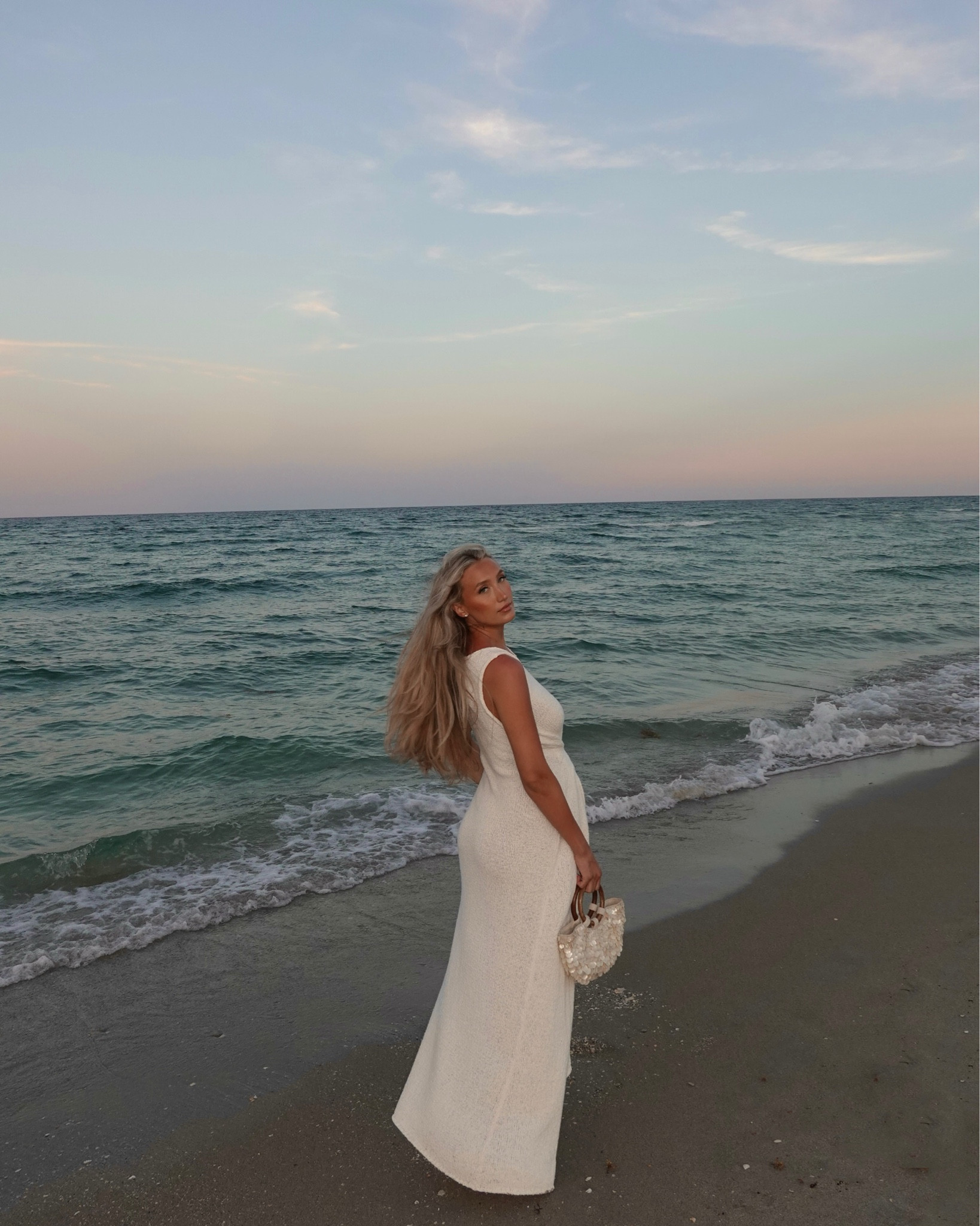 a perfect white knit dress 🐚

#LTKBump #LTKStyleTip