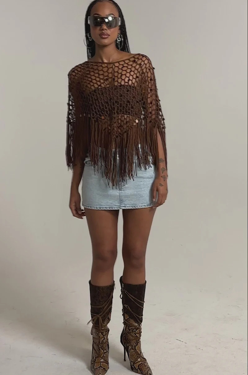 SHAKE IT QUEEN CROCHET BLOUSE | AKIRA