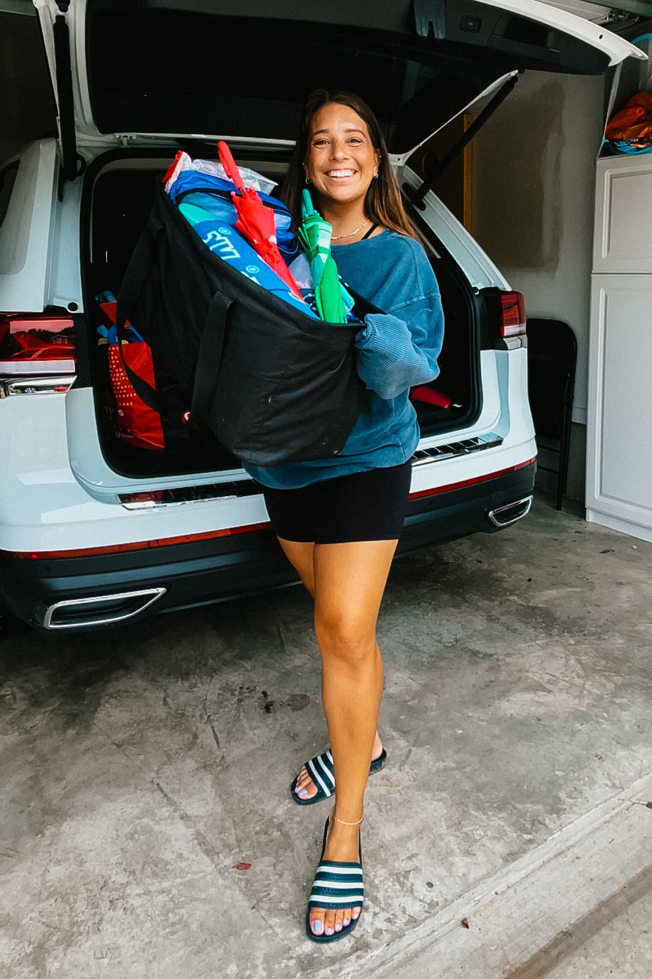 Linked everything I could that I keep in my car that makes life so much easier with two toddlers! 

Car caddy // car organization 
// toddler mom // car necessities 