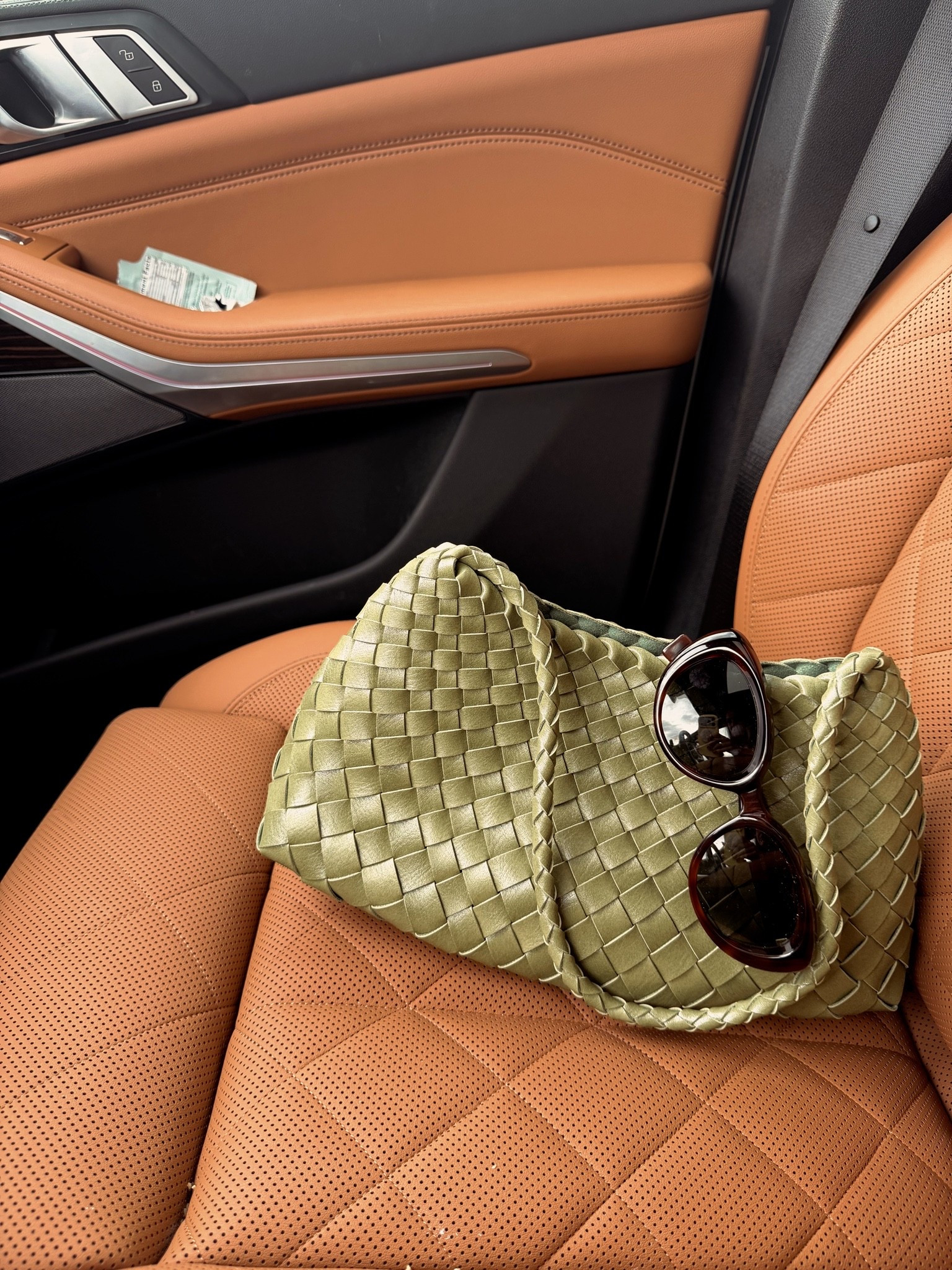 The woven bag that looks high end but is actually under $50 👏🏼