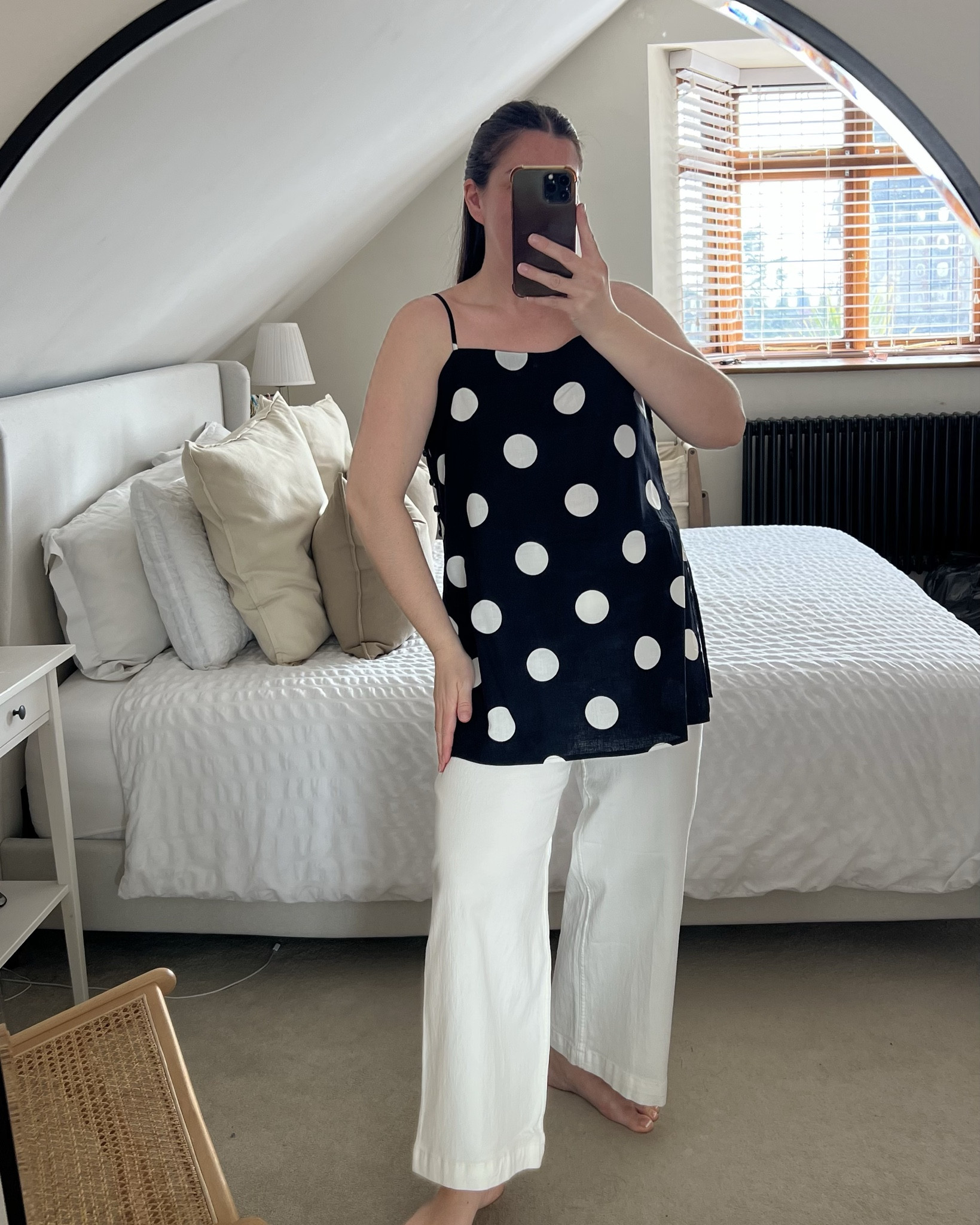 The perfect pair of jeans for S/S
 Soft stretch, high rise, ankle grazer and SO comfortable 

Two shades that are going to be so versatile to style with your current wardrobe - whether that’s dressing up or down. 

I am wearing a 14 short, I am 5ft3. 