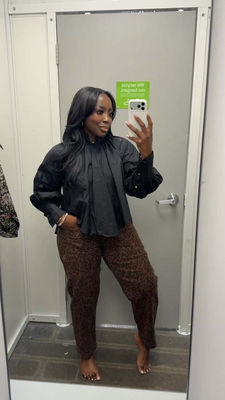 What a cute fall outfit! I’m wearing a small in the flowy blouse and a 12 in the leopard tapered jeans from Walmart. The jeans are stretchy and they fit my waist so well!
