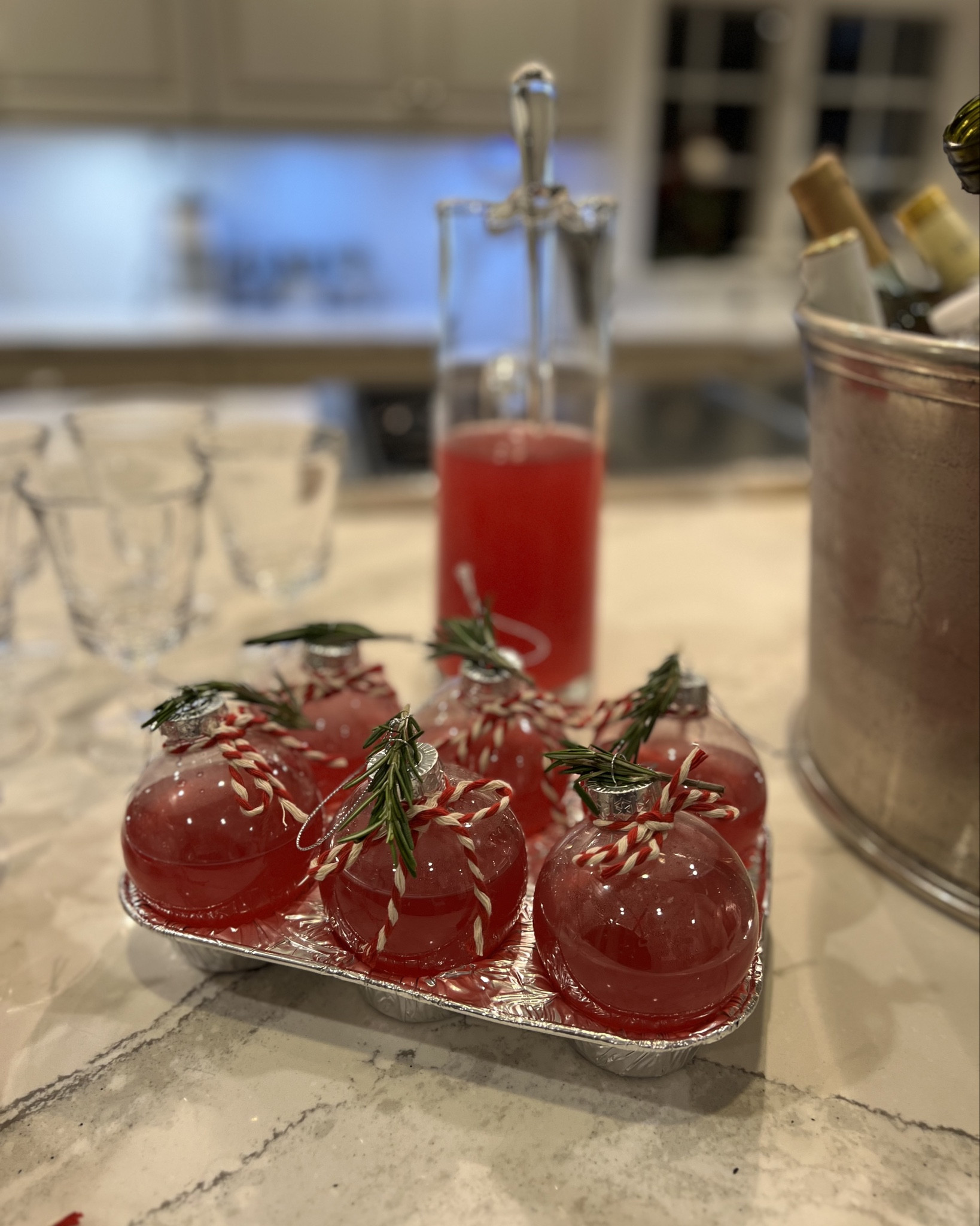 A festive holiday cocktail 



#LTKHoliday