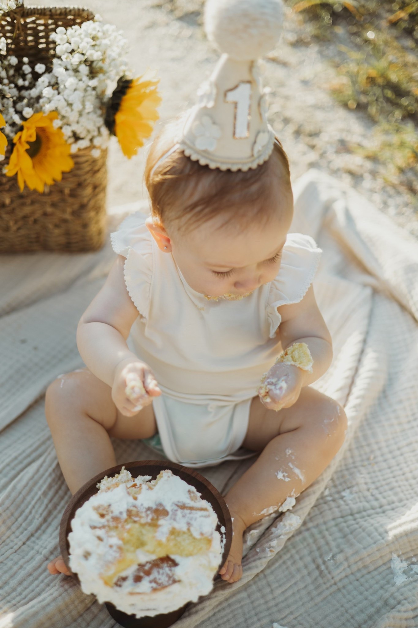 And on this day we had cake for breakfast  😋
.
.
.
#smashcake #firstbirthday #babyphotoshoot #firstbirthdayphotos #babygirlOOTD #birthdayhat 

#LTKParties #LTKKids #LTKBaby