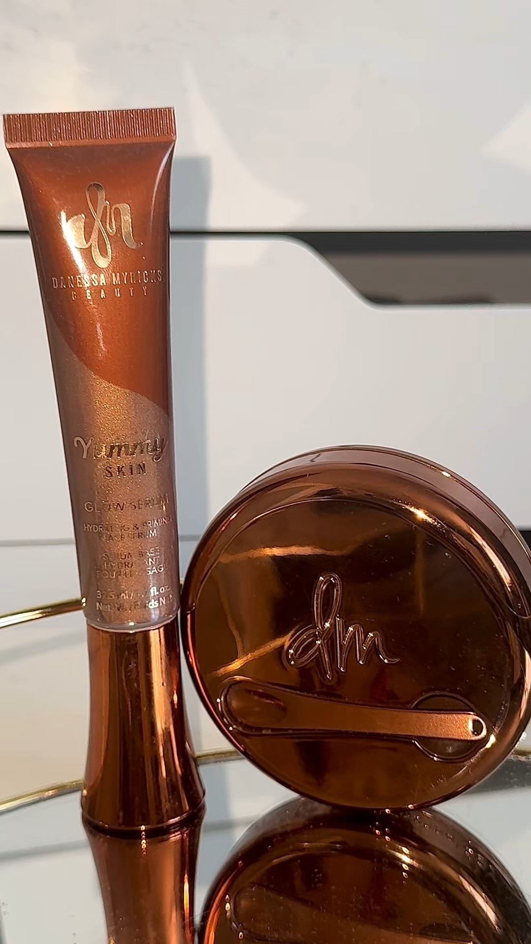 Danessa Myricks Yummy Skin Glow Serum vs Skin Blurring Balm Powder (Universal)
-
Follow me on Tiktok for a comparison, coming soon ⏳ #lizlizlive

#LTKhome #LTKbeauty #LTKluxury