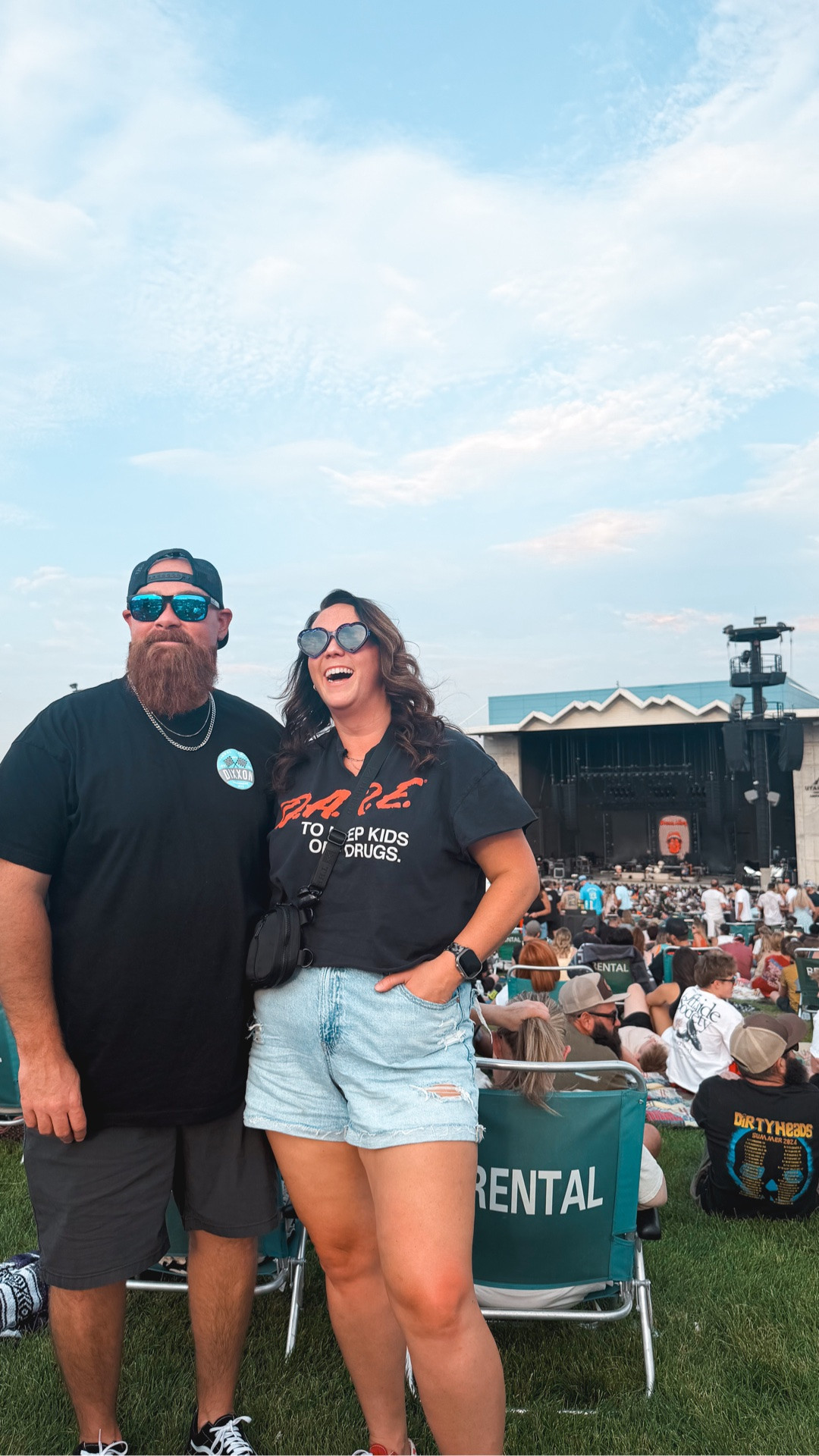 Dirty heads concert!! 🙌🏼 had to link think one for ya! 
Oversized t shirt hack! I did this with a XXL comfort colors shirt, and it worked perfectly! 🙌🏼 

Shorts 16 @American Eagle Outfitters 
Bra 38DD 😁 

Size 14/16 | L /XL | 5’9


oversized tee hack, Comfort Colors shirt, concert outfit, American Eagle denim shorts, midsize concert outfit, DARE shirt outfit, oversized graphic tee, size 14/16 concert style, midsize summer outfit

#LTKTall #LTKMidsize #LTKgrwm