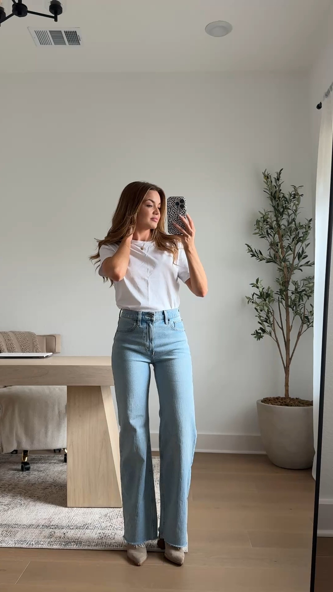t-shirt: xs // jeans: 24 regular (light wash with raw hem) ♥️
my favorite style of jeans! 30% off currently + code DENIMAF stacks this weekend only!