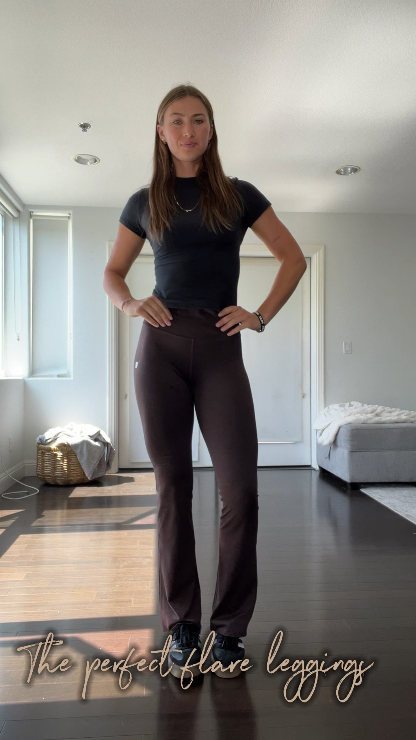 The best flare leggings for fall🤍 

#vuori #flareleggings #tall

#LTKFitness #LTKSeasonal #LTKVideo