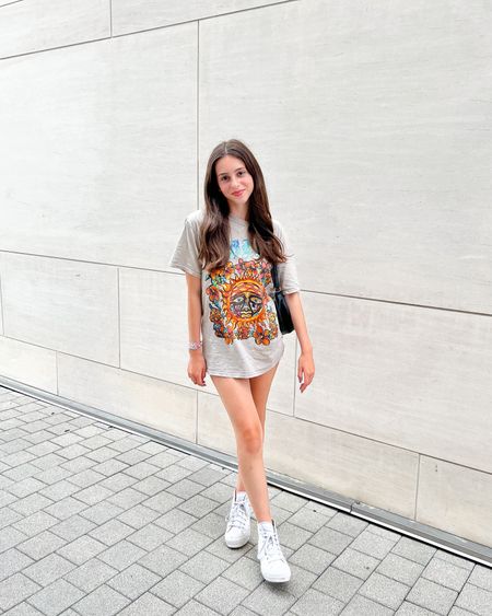 Back-to-school #teen
Graphic fashion t-shirt: adult S
White athletic shorts: adult S
High top fashion sneakers: women’s 7

#LTKFind #LTKBacktoSchool #LTKkids